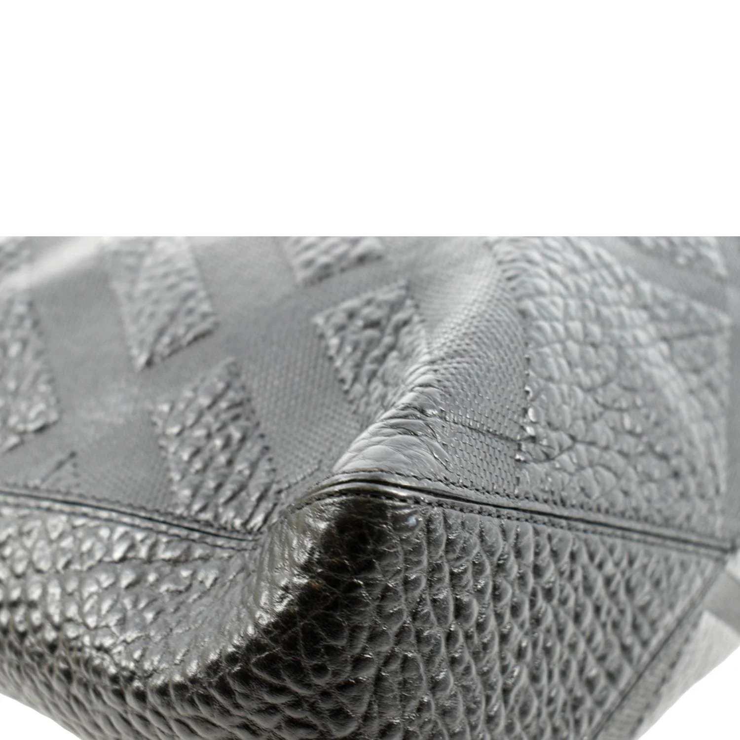BURBERRY Dewsbury Medium Grain Check Embossed Tote Bag Black - Image 9