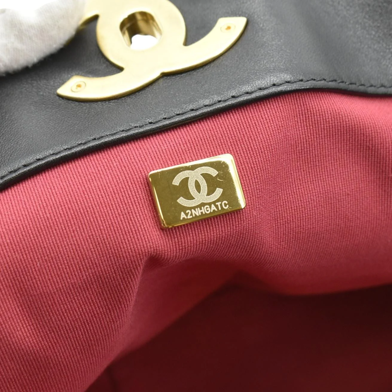 CHANEL 19 East West Quilted Leather Shopping Tote Bag Black - Image 12