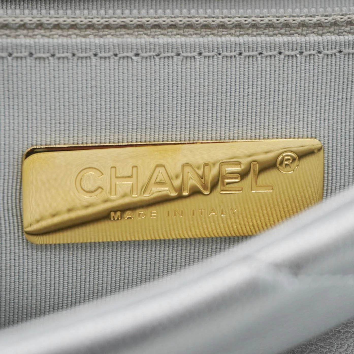 CHANEL 19 Medium Flap Quilted Leather Shoulder Bag Metallic Silver - Image 12