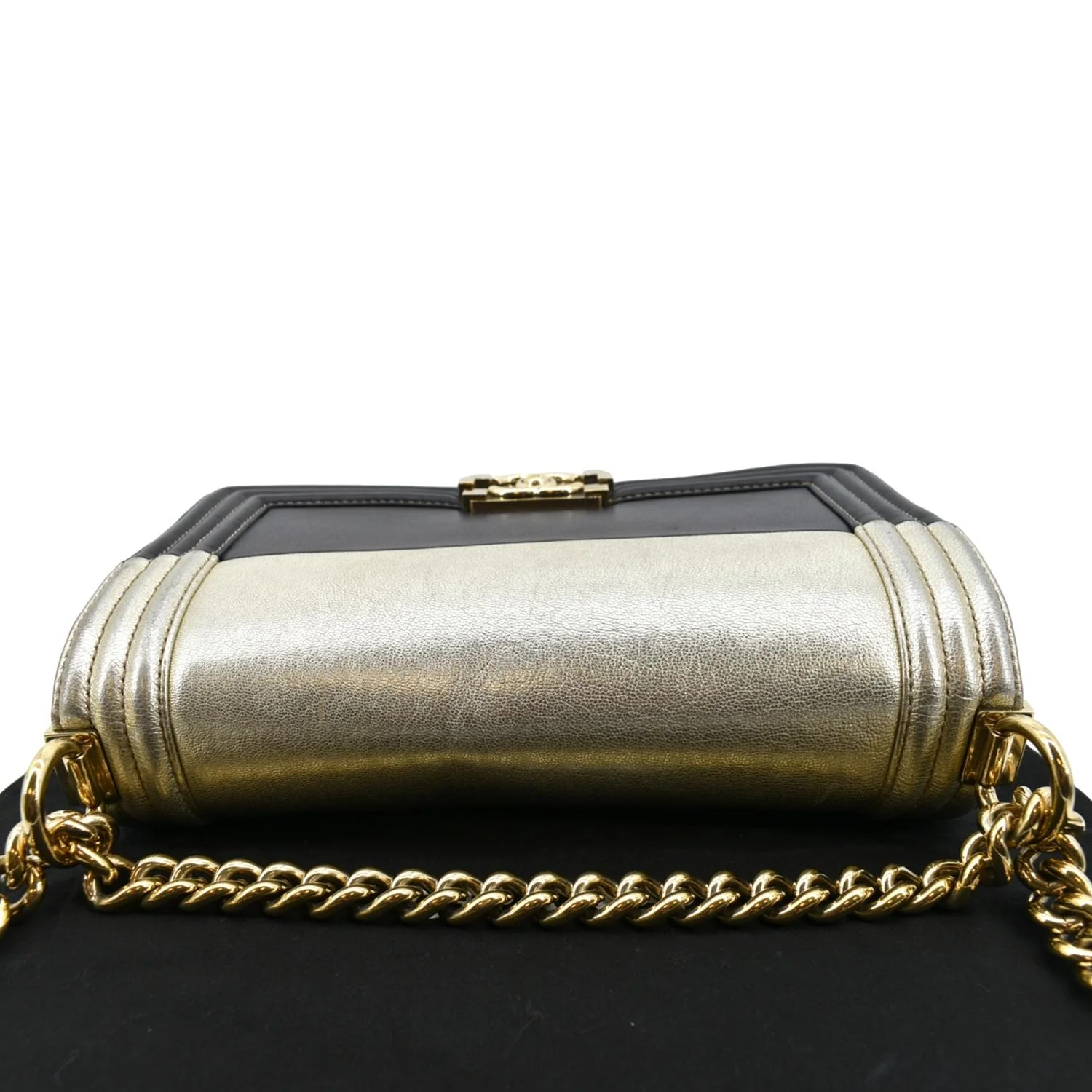 CHANEL Boy Leather Shoulder Bag Bicolor - Image 4