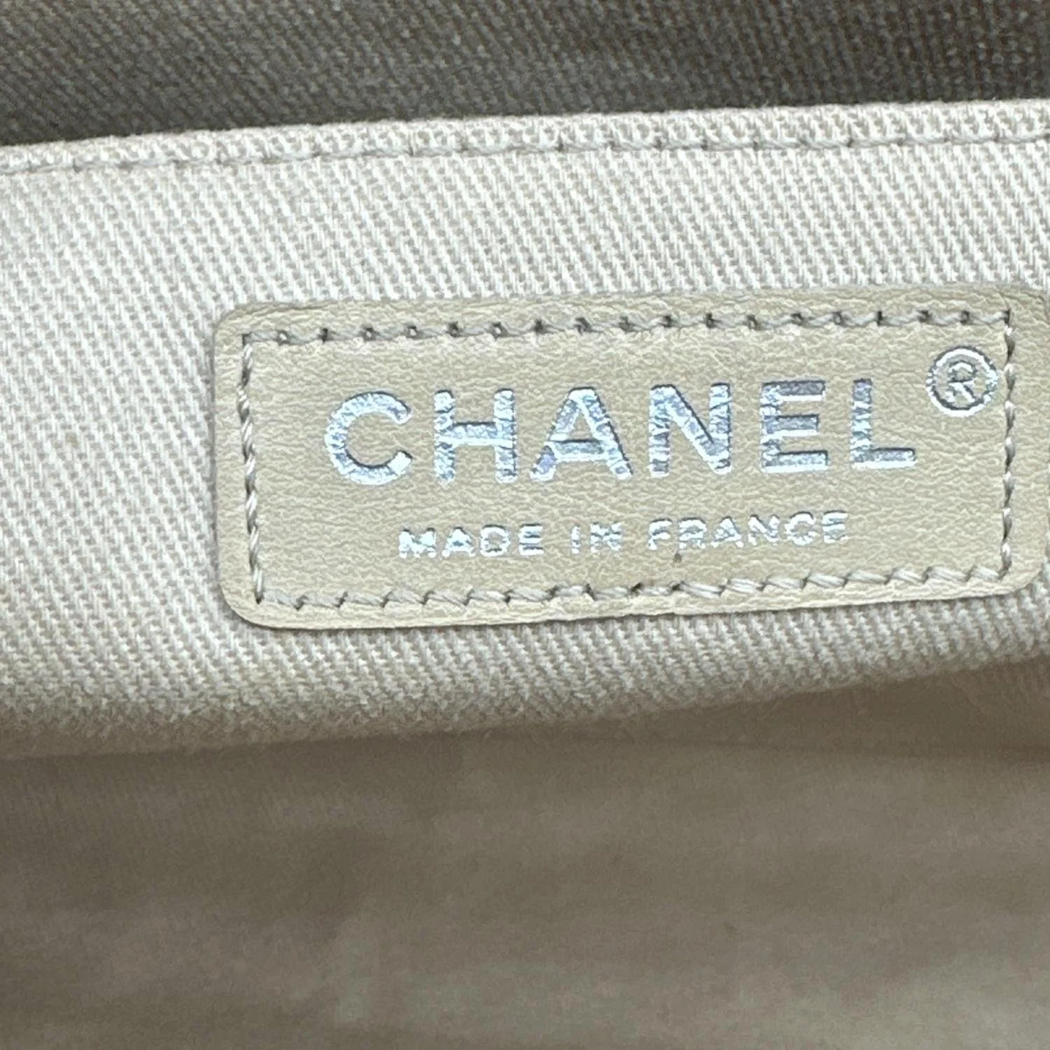 CHANEL Business Flap Quilted Calfskin Leather Crossbody Bag Red - Image 12