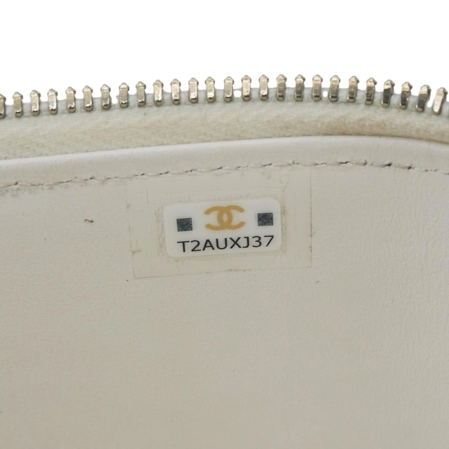 CHANEL Coco Casino Small Quilted Caviar Leather Chain Vanity Case White - Image 17