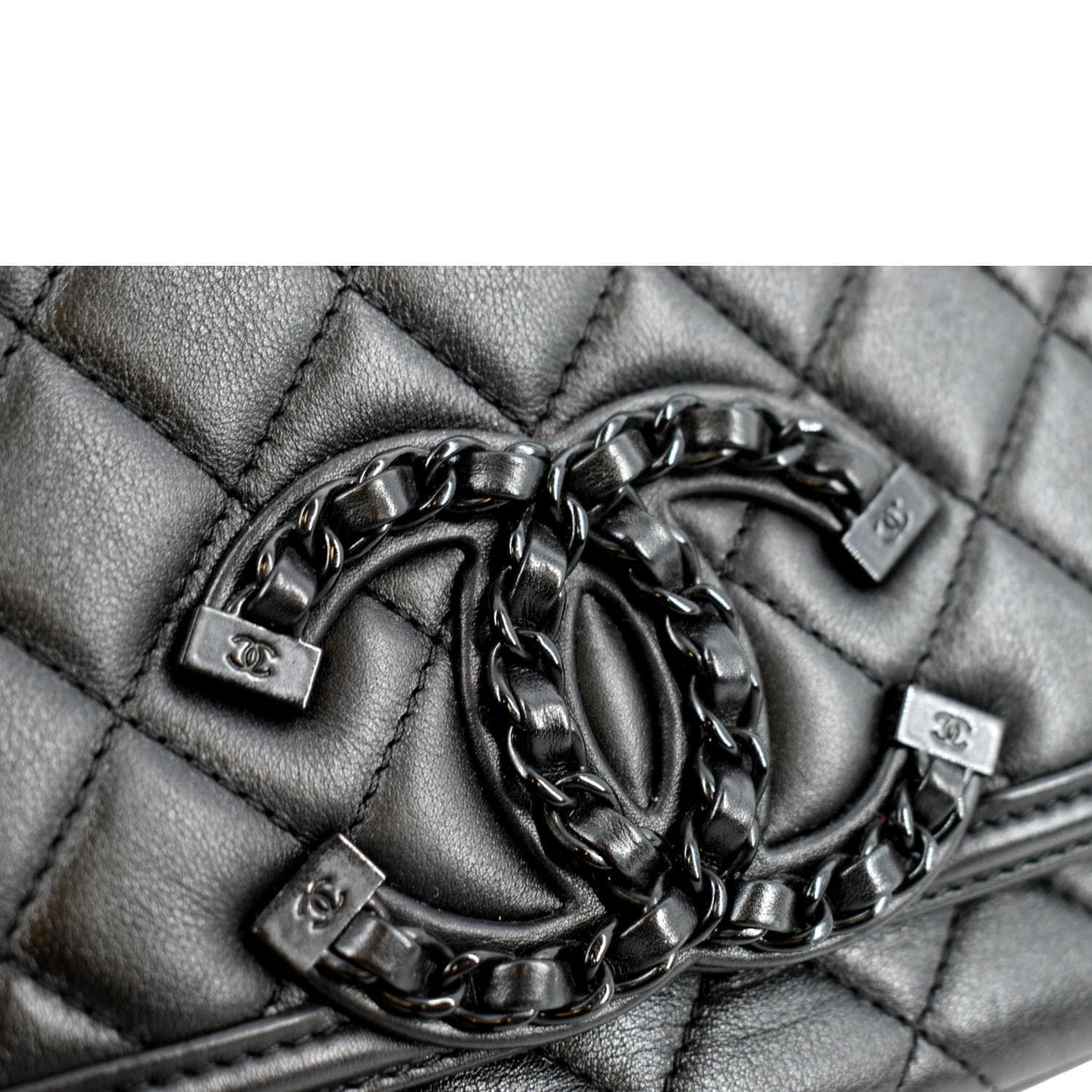 CHANEL Filigree CC Chain Around Leather Crossbody Bag Black - Image 17