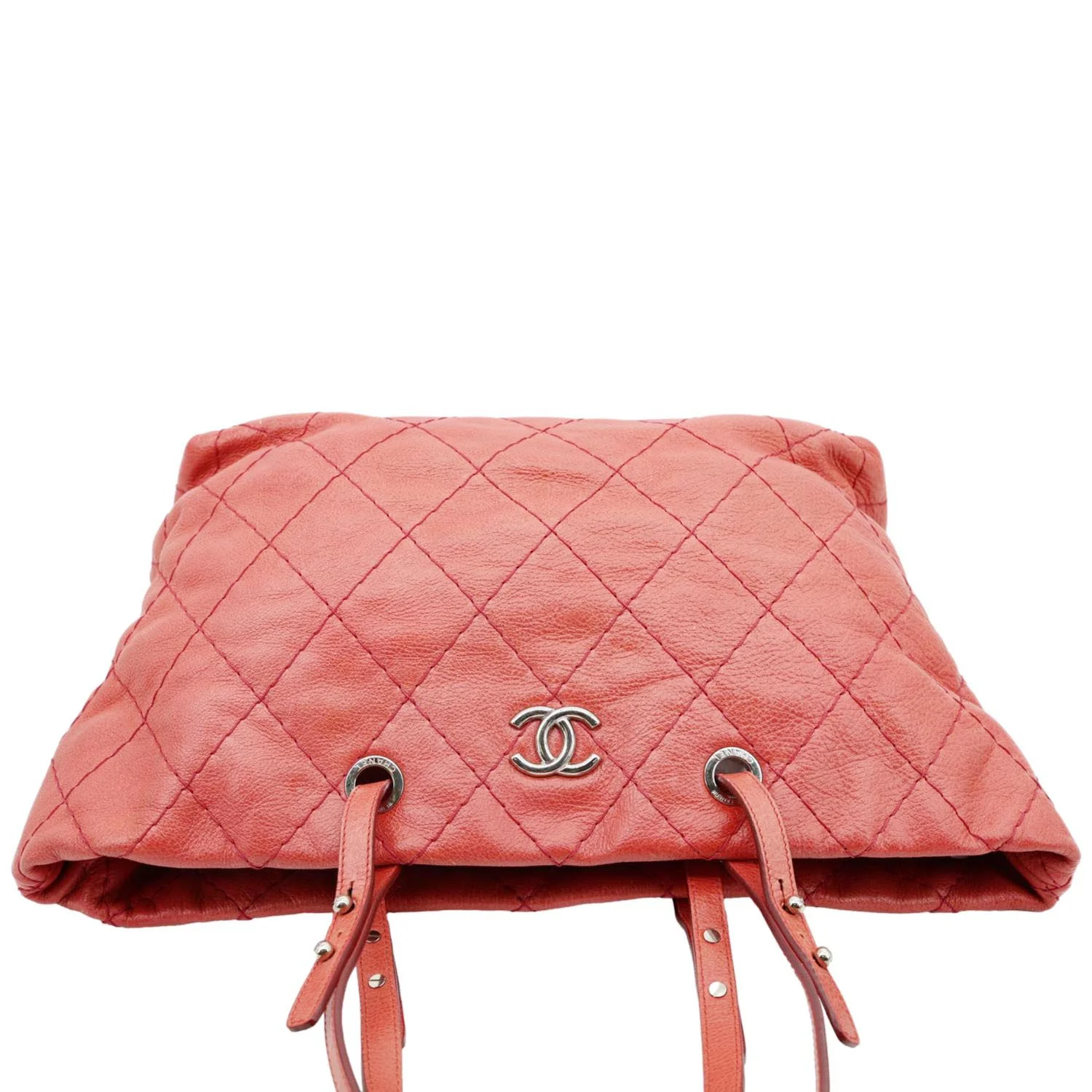 CHANEL On The Road Large Glazed Quilted Calfskin Leather Tote Bag Red - Image 6