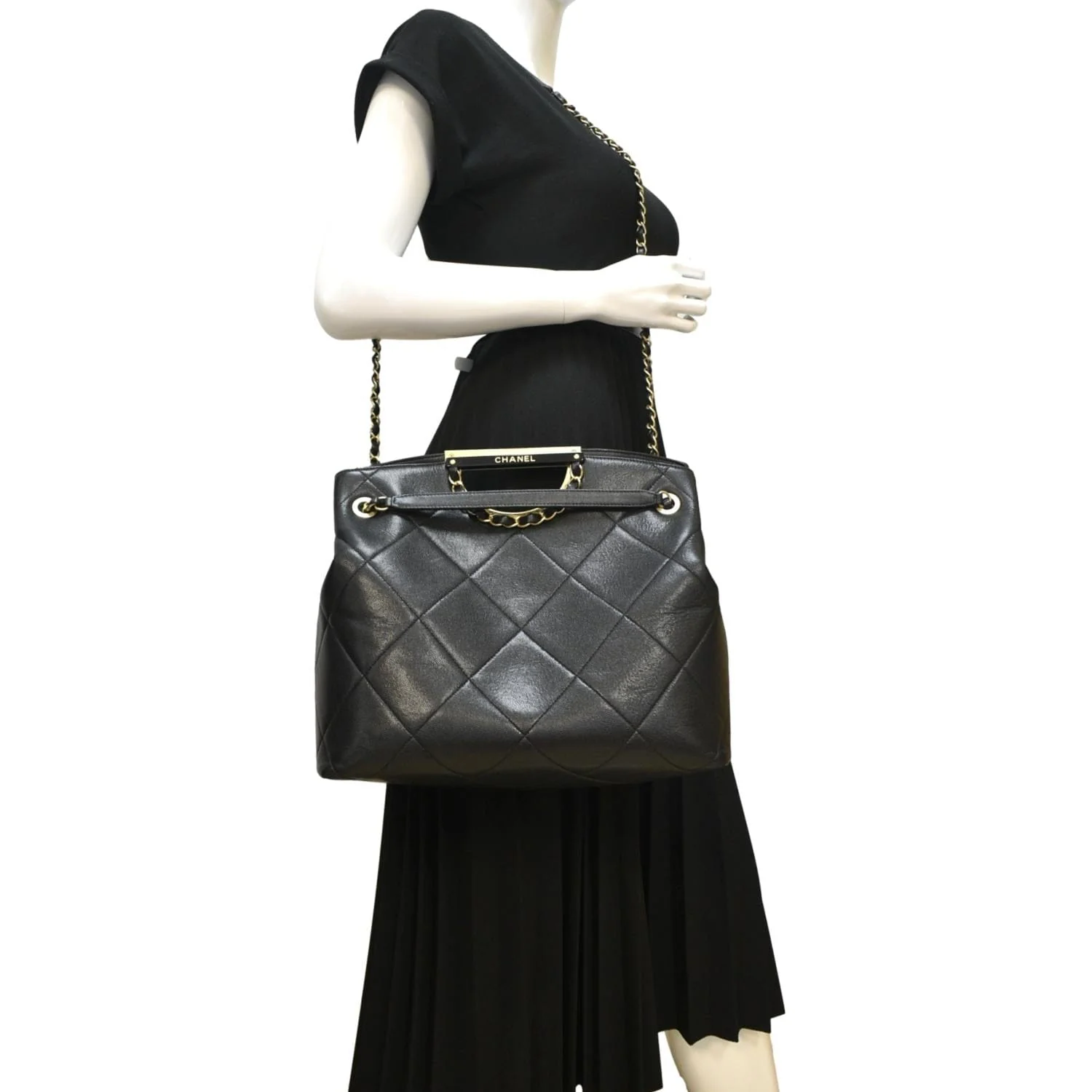 CHANEL Large A Real Catch Quilted Leather Shopping Tote Bag Black - Image 2