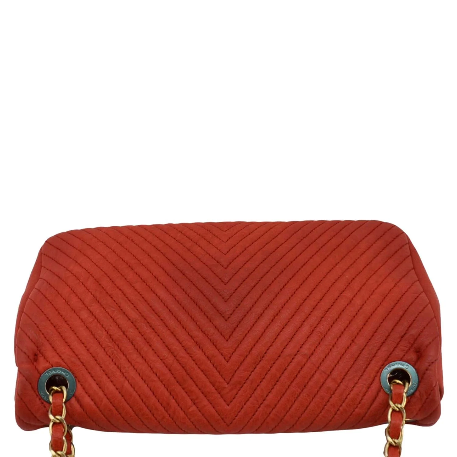 CHANEL Medallion Charm Flap Medium Wrinkled Chevron Leather Crossbody Bag Red - Image 5