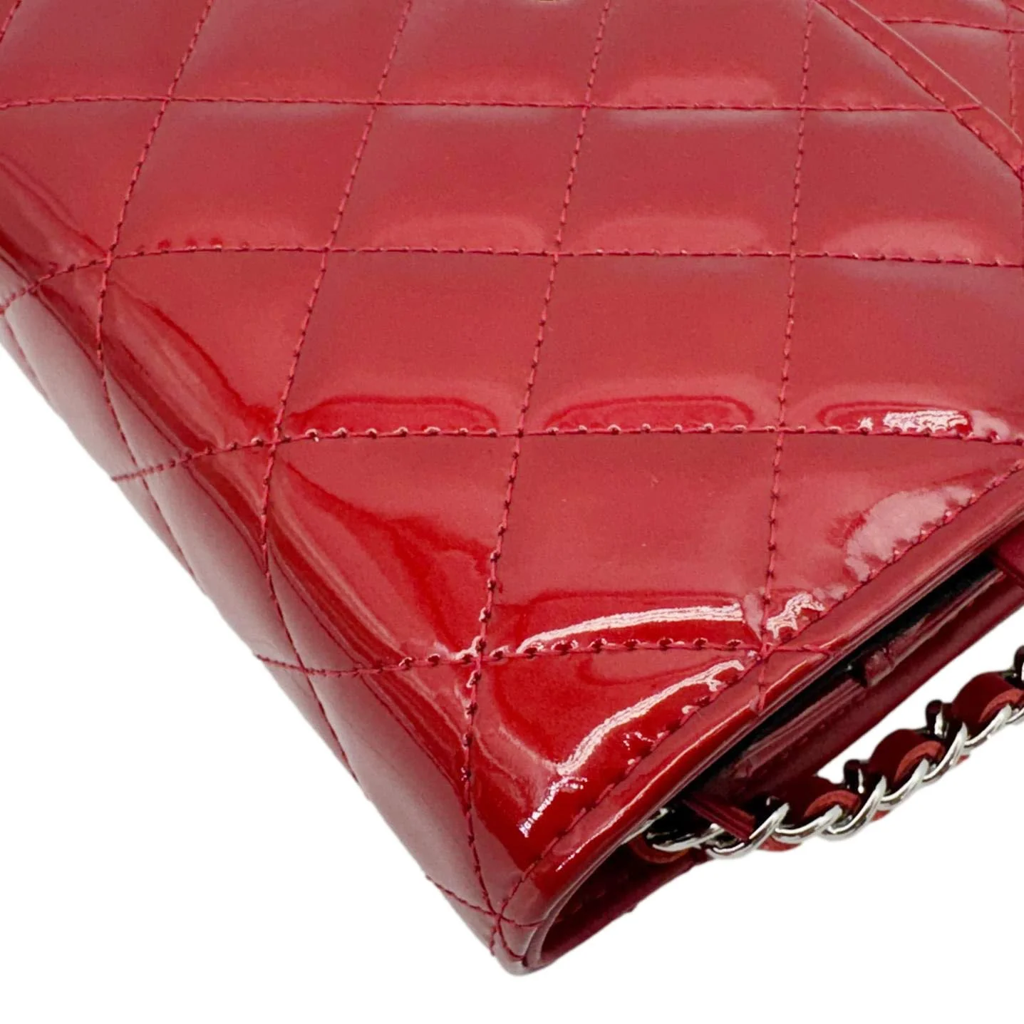 CHANEL Brilliant WOC Quilted Patent Leather Crossbody Bag Red - Image 4