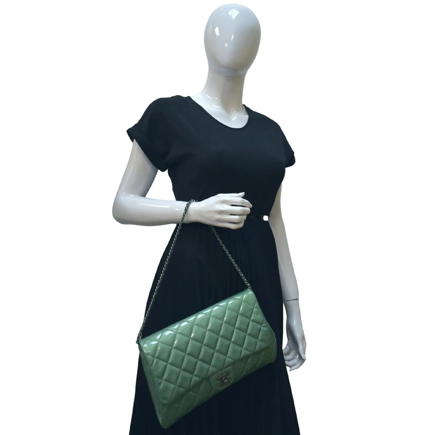 CHANEL Flap Quilted Patent Leather Shoulder Bag Green - Image 2