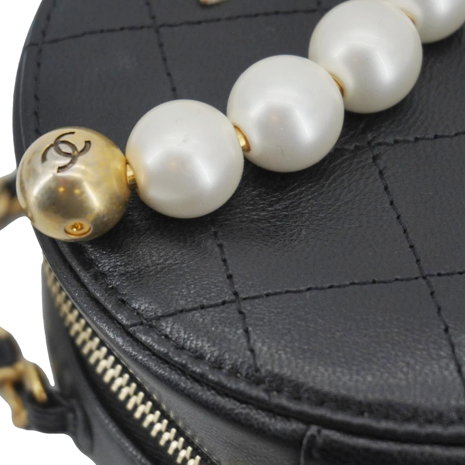 CHANEL Round Chic Pearls Quilted Leather Crossbody Bag Black - Image 13
