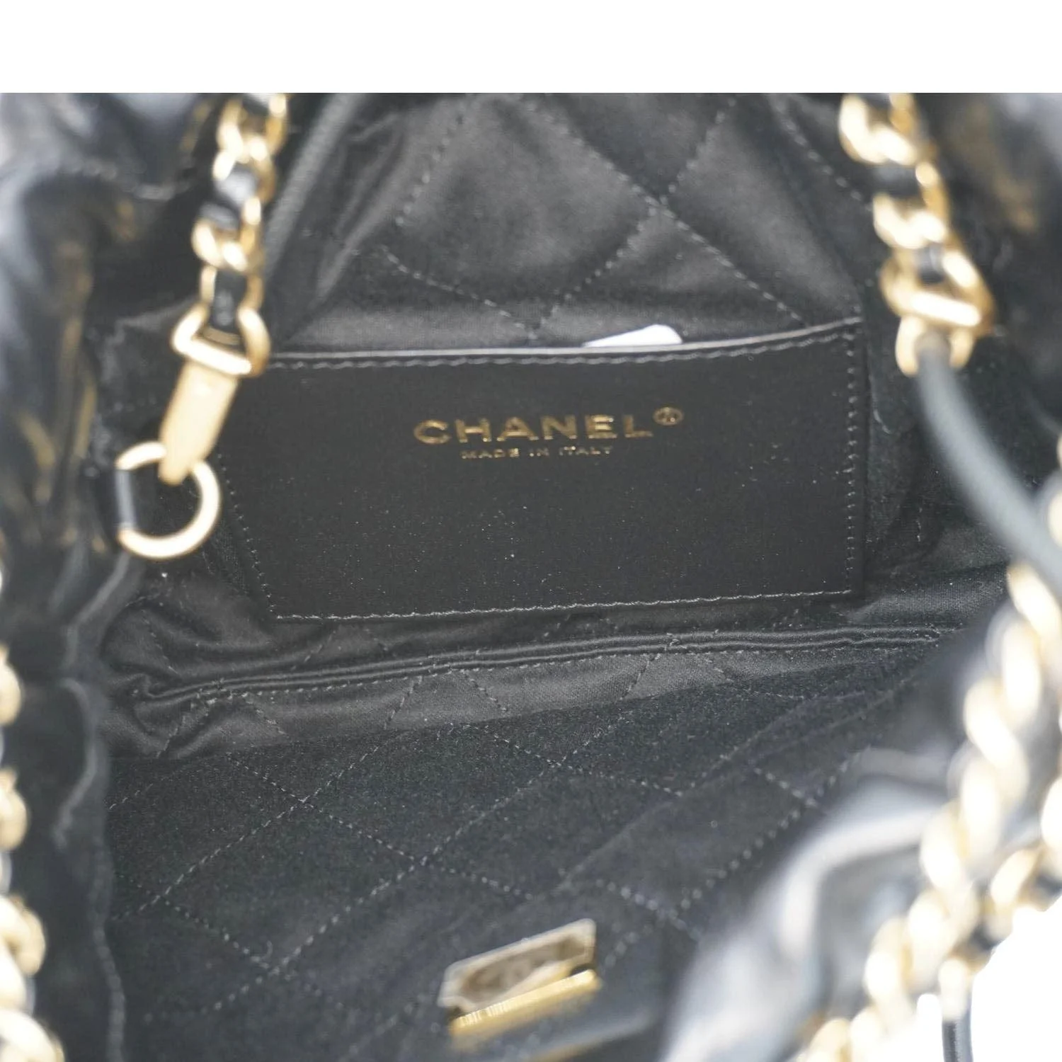 CHANEL Pearl 22 Shiny Crumpled Leather Crossbody Bag Black - Image 13