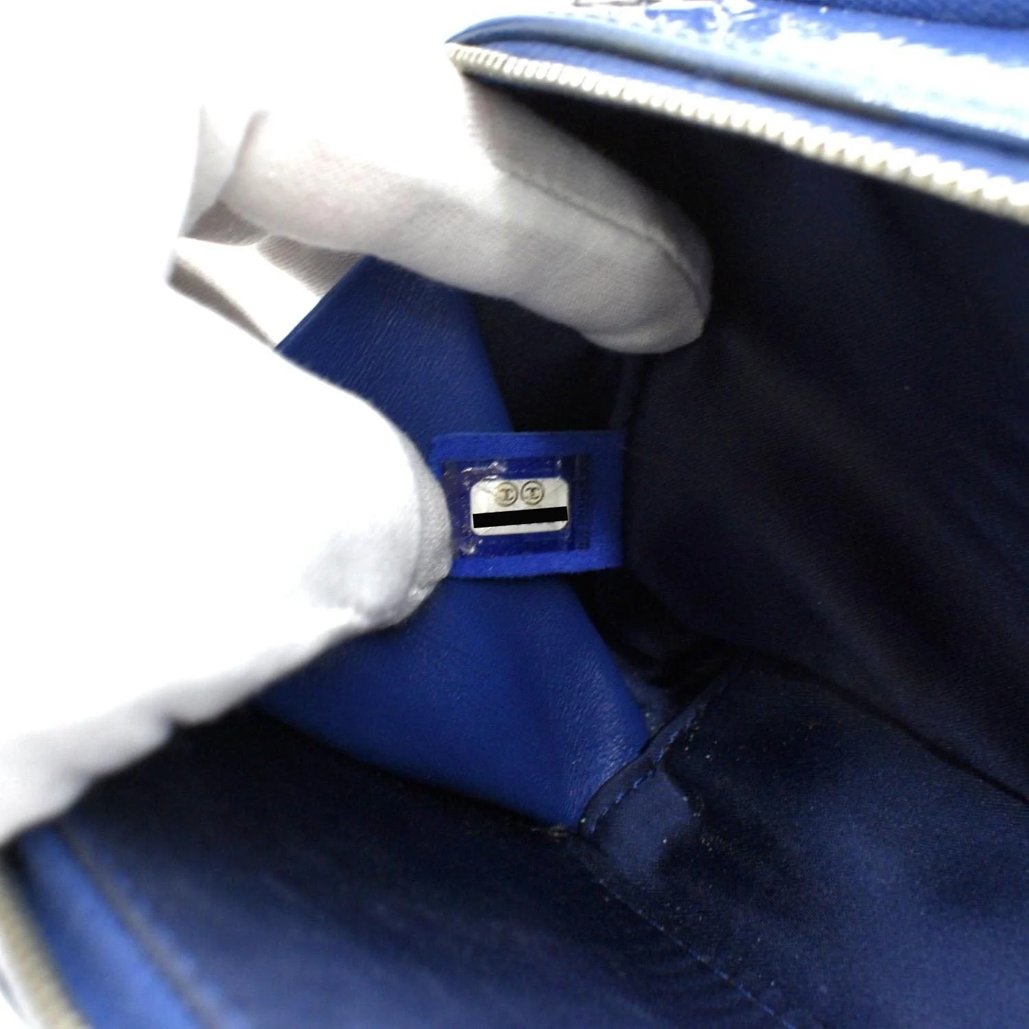 CHANEL Small Pocket Box Quilted Patent Leather Crossbody Camera Bag Blue - Image 9