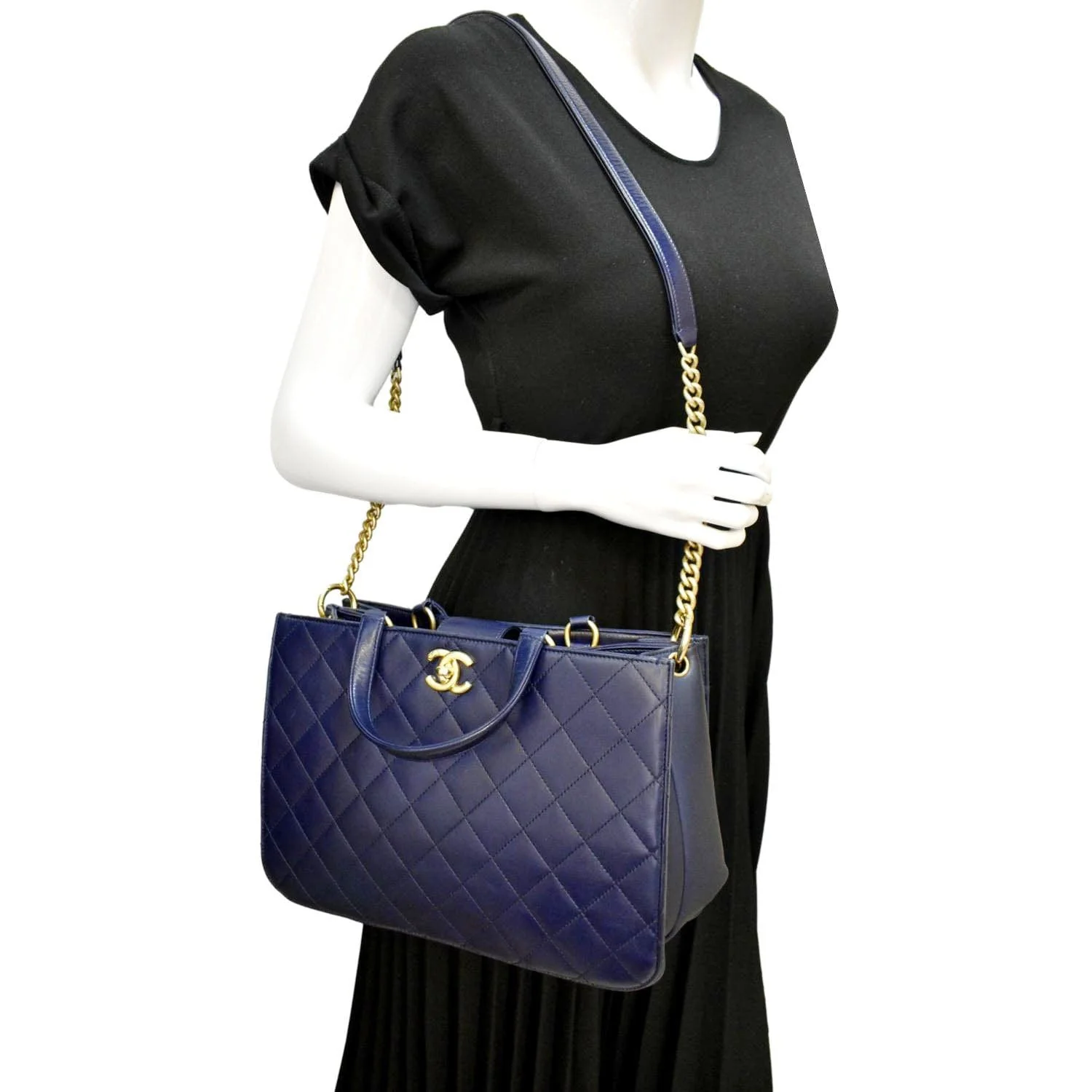 CHANEL Small Straight Lined Shopping Quilted Leather Tote Bag Blue - Image 2