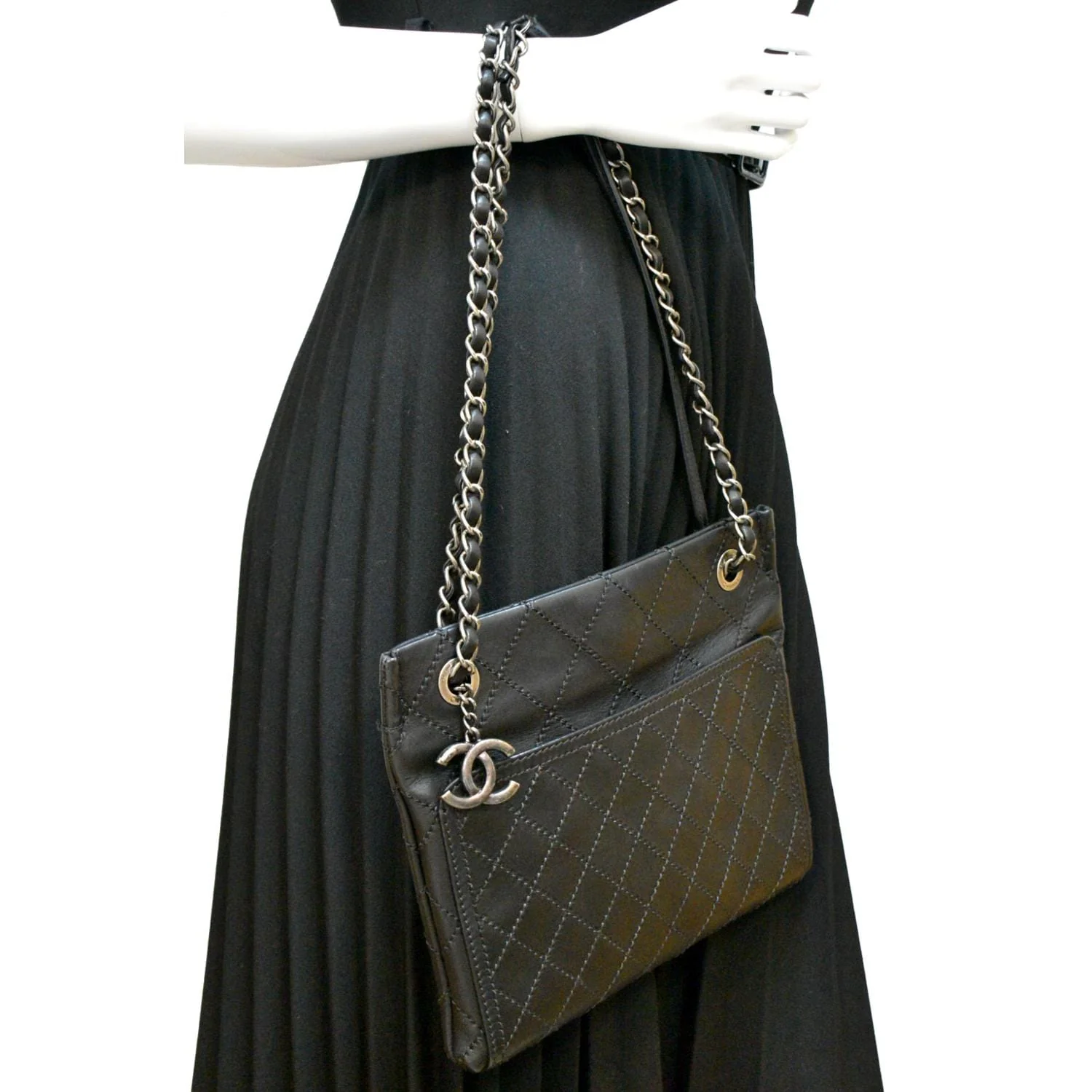 CHANEL Stitched CC Pocket Leather Shoulder Bag Black - Image 2