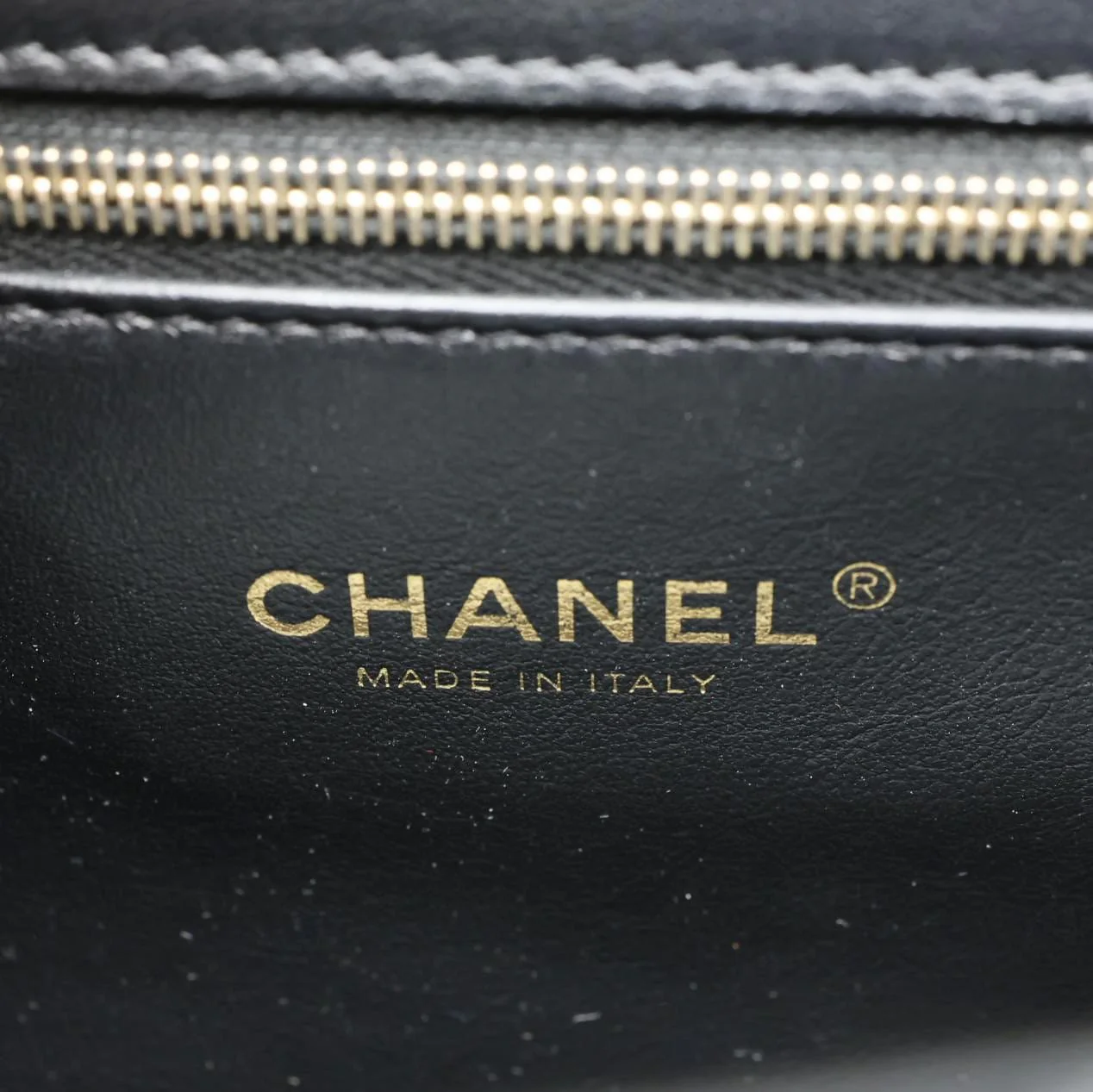 CHANEL Coco Luxe Flap Medium Stitched Leather Shoulder Bag Black - Image 15