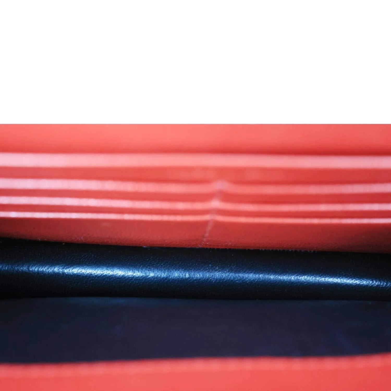 YVES SAINT LAURENT Cassandra Matelasse Grain De Poudre Chain Wallet Red - Image 11