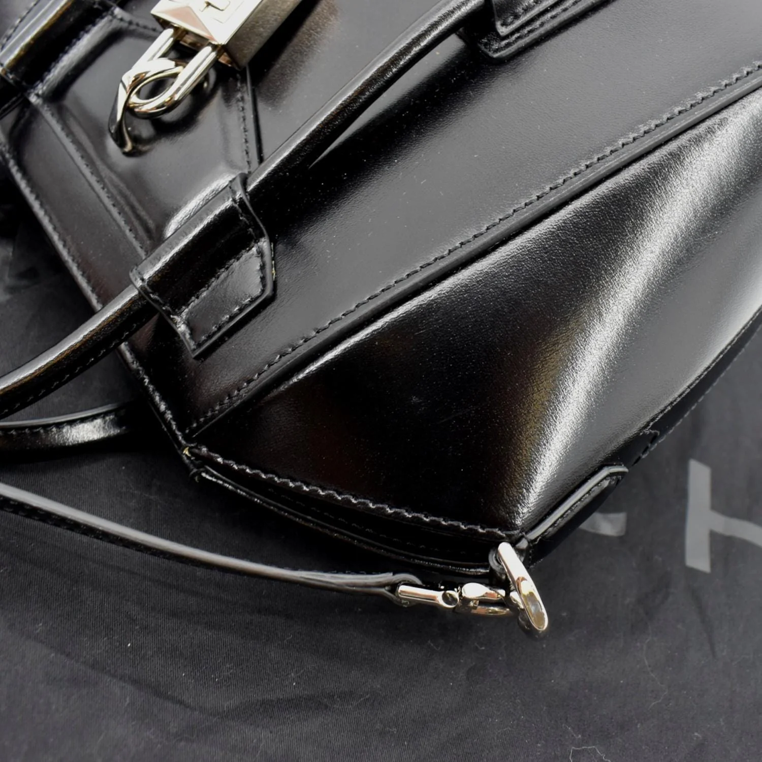 GIVENCHY Antigona Mini Leather Shoulder Bag Black - Image 6
