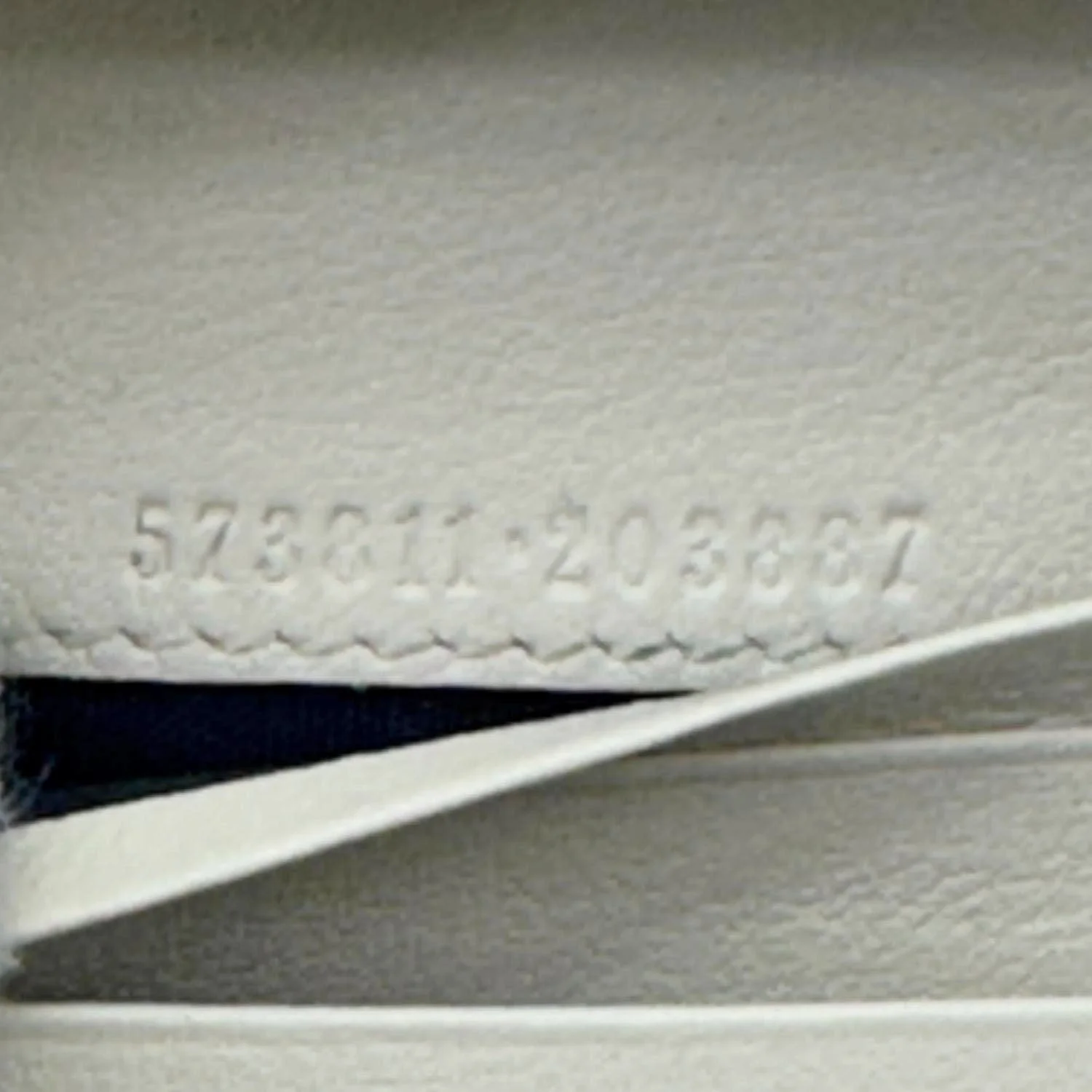 GUCCI GG Marmont Matelasse Diagonal Leather Card Case Wallet Off White 573811 - Image 14