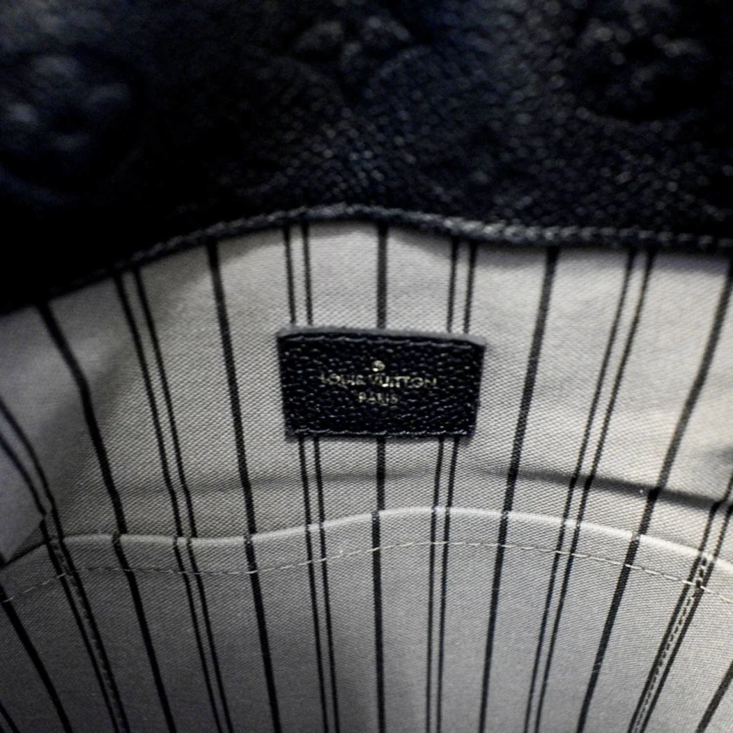 LOUIS VUITTON Artsy MM Empreinte Leather Hobo Bag Black - Image 11