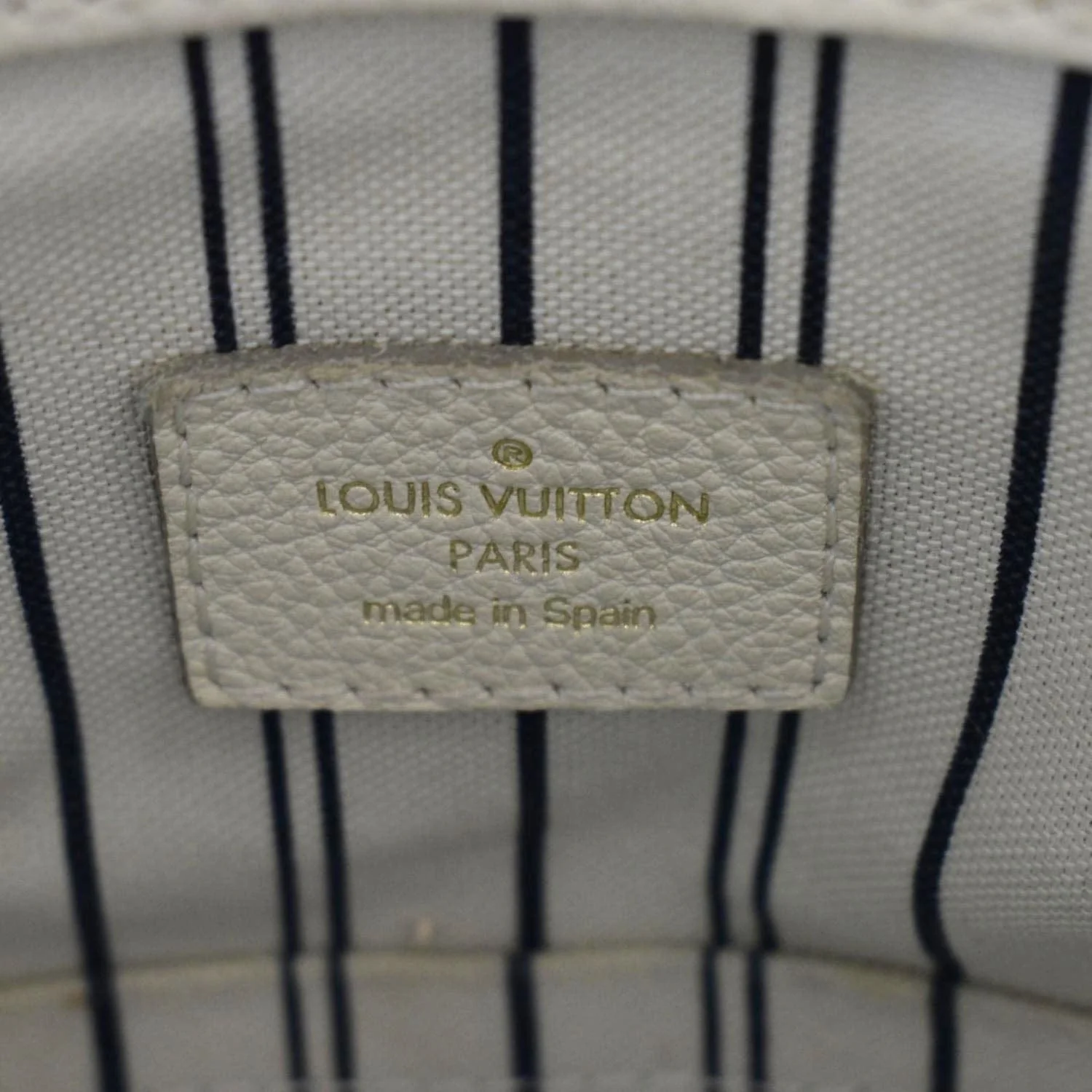 LOUIS VUITTON Artsy MM Empreinte Leather Shoulder Bag Cream - Image 12