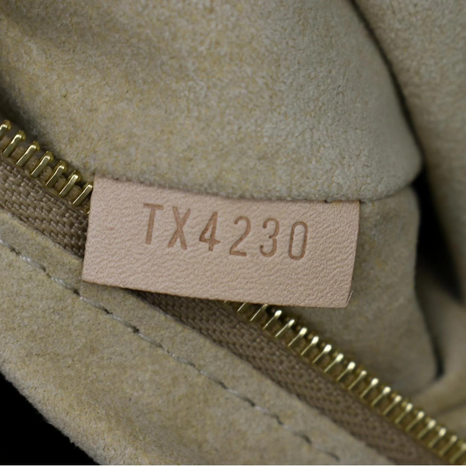 LOUIS VUITTON Artsy MM NM Monogram Canvas Hobo Bag Brown - Image 13