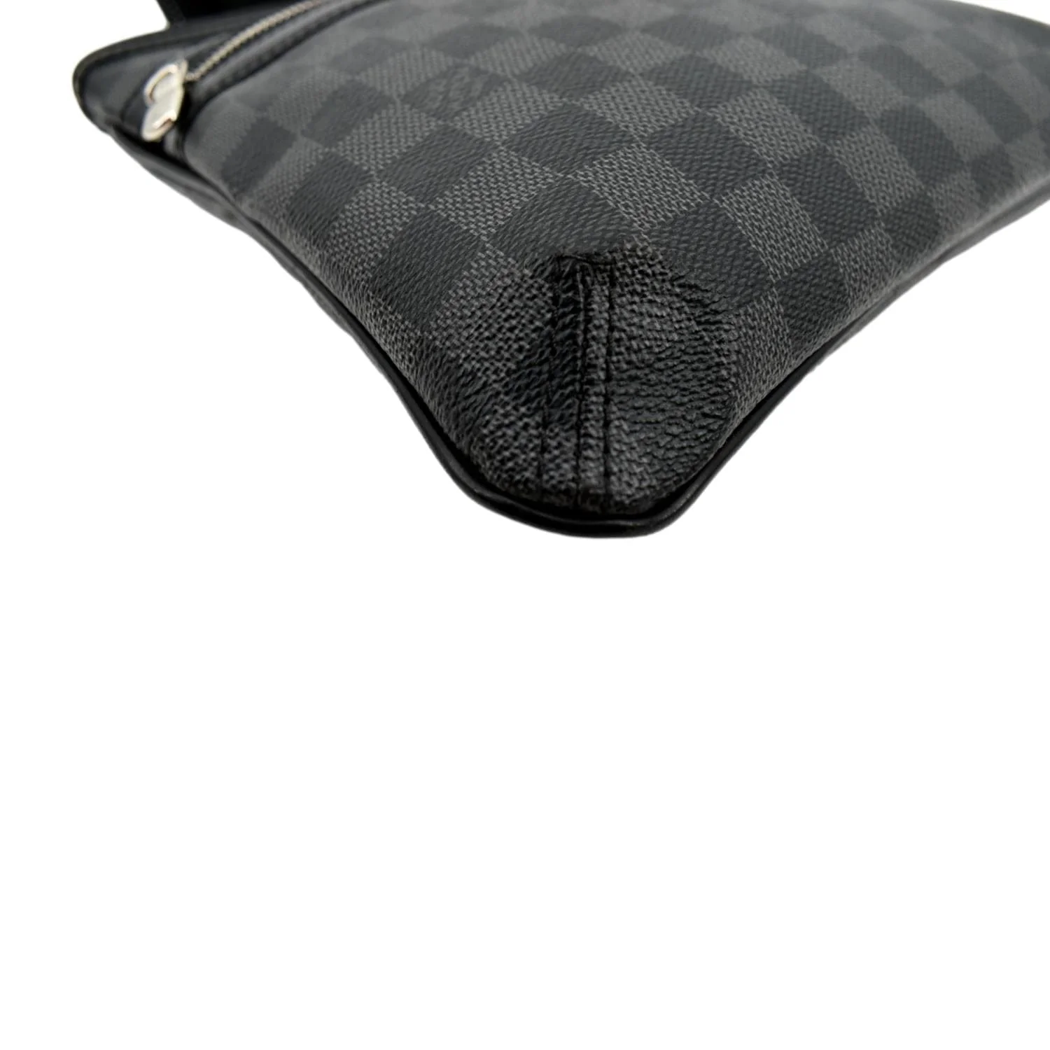 LOUIS VUITTON Bosphore Pochette Damier Graphite Messenger Bag Black - Image 9