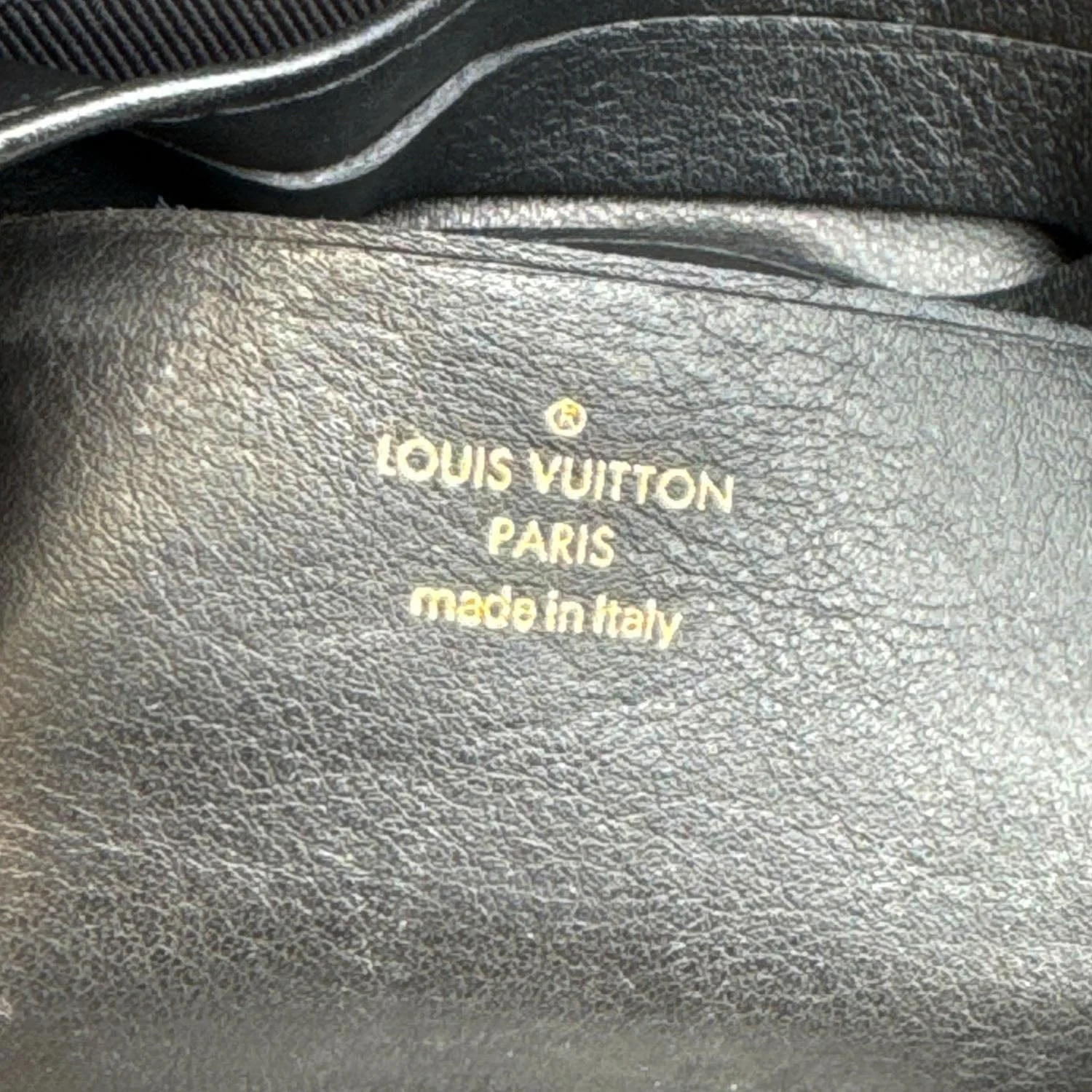 LOUIS VUITTON Calfskin Bubblegram Leather Wallet on Strap Bag Black - Image 11