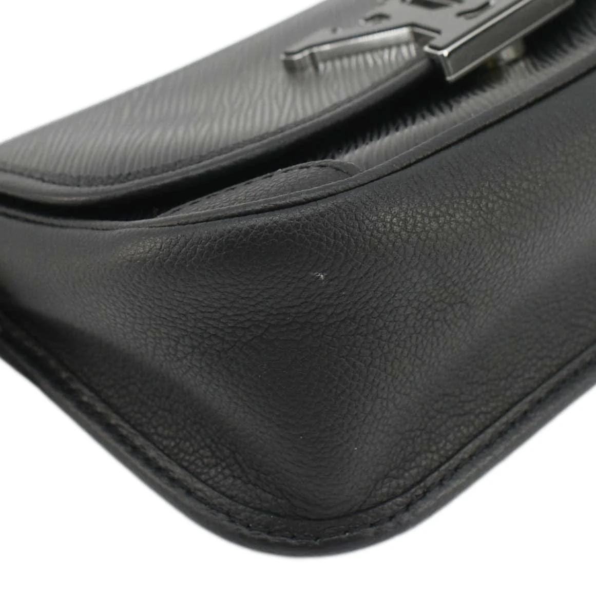 LOUIS VUITTON Buci Epi Grained Leather Shoulder Bag Black - Image 9