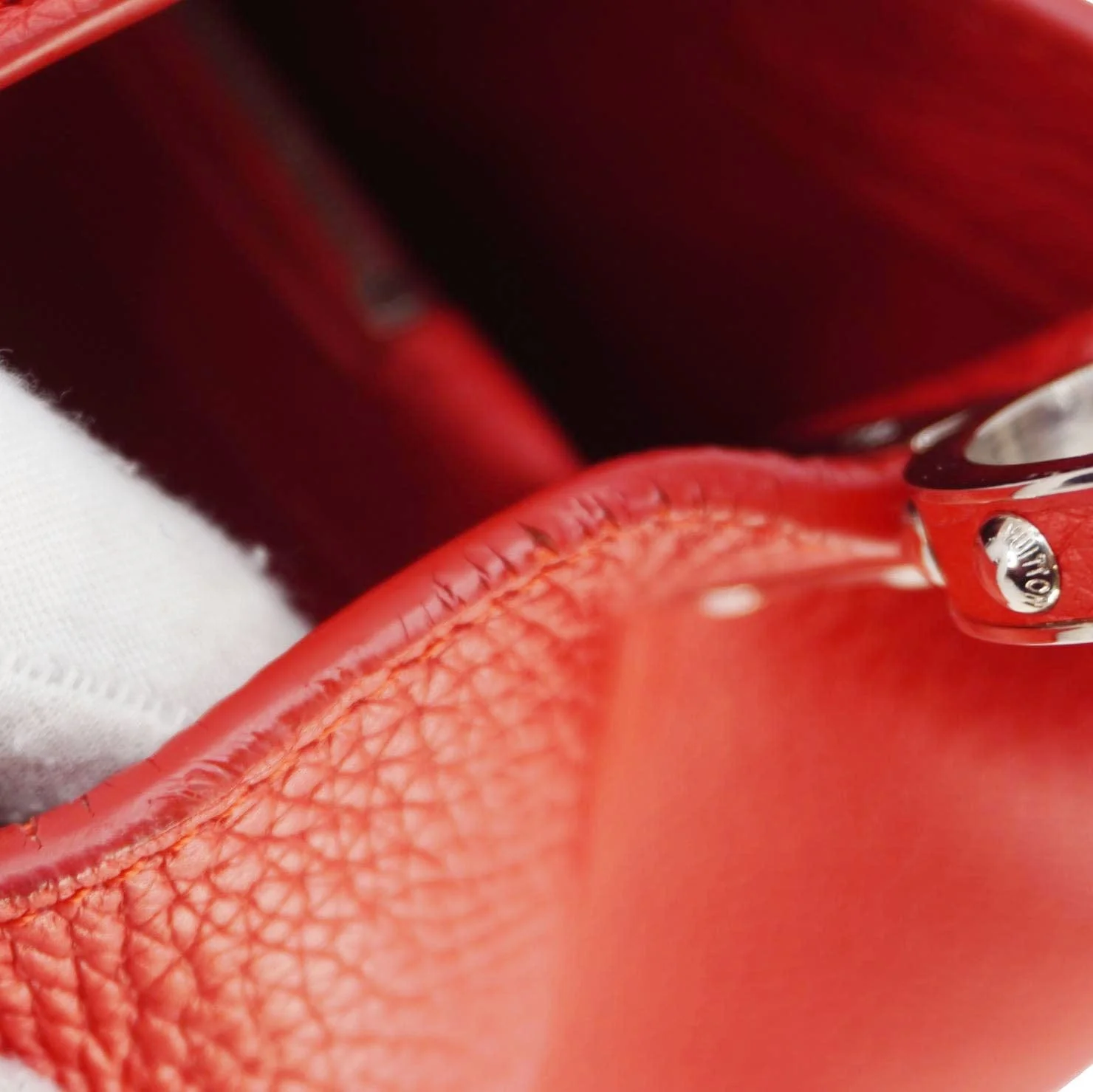 LOUIS VUITTON Capucines MM Taurillon Leather Satchel Bag Red - Image 10