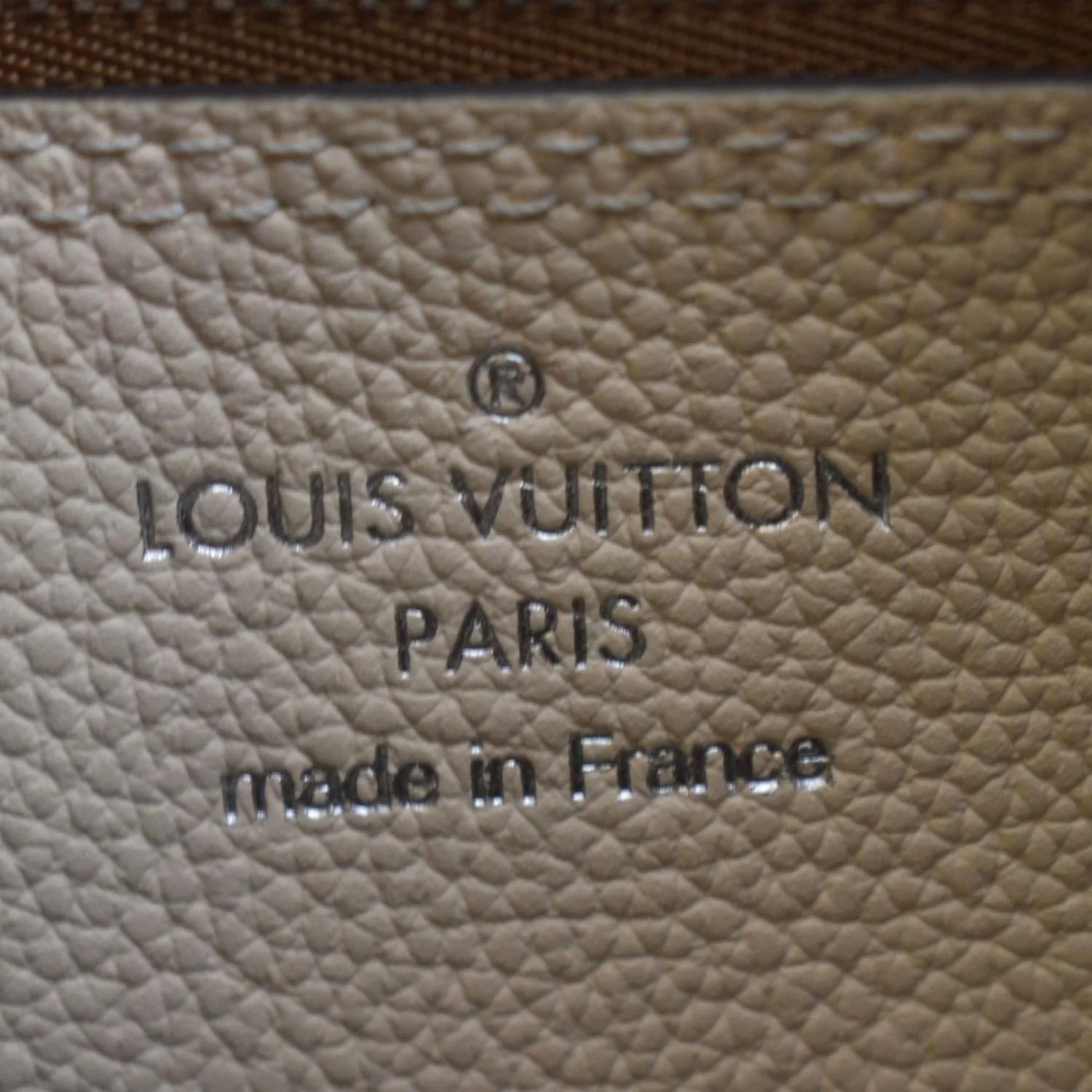 LOUIS VUITTON Carmel Mahina Leather Hobo Bag Creme - Image 12
