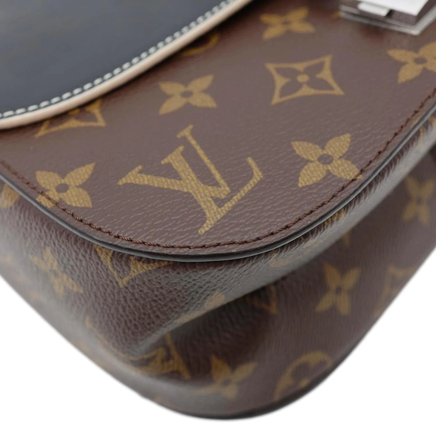 LOUIS VUITTON Chain It PM Monogram Canvas Shoulder Bag Black - Image 7