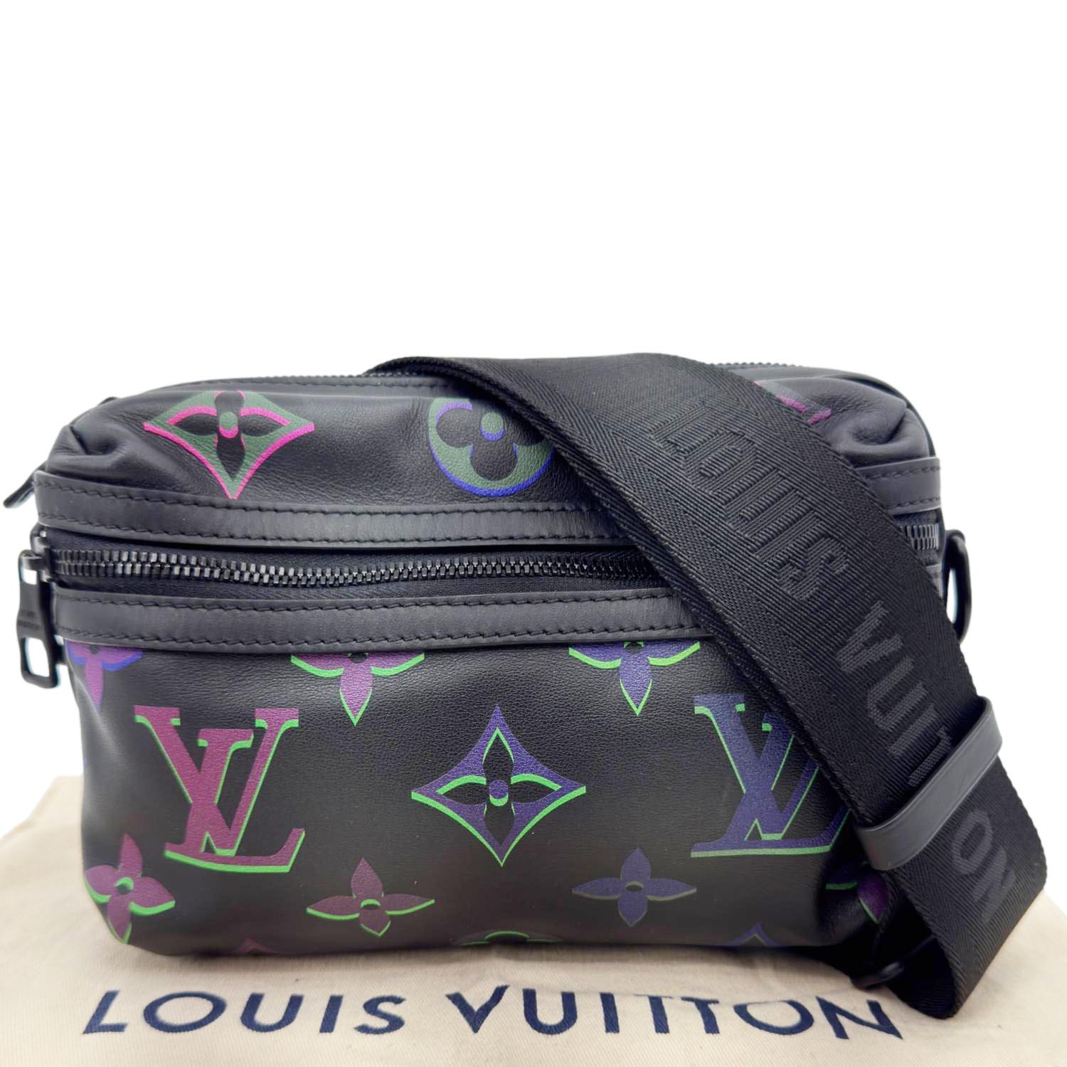 LOUIS VUITTON Comet PM Spotlight Monogram Giant Leather Messenger Bag Black - Image 3