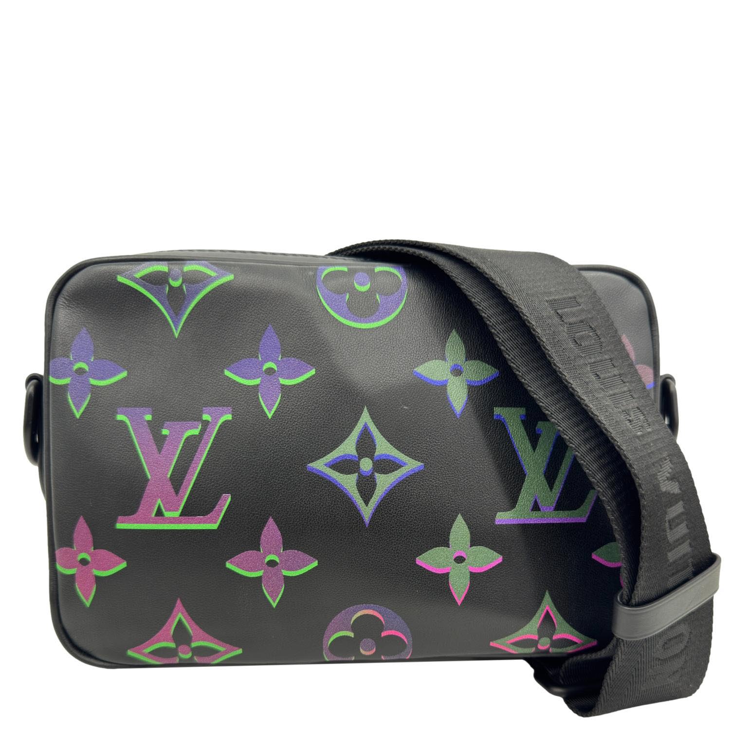 LOUIS VUITTON Comet PM Spotlight Monogram Giant Leather Messenger Bag Black - Image 4