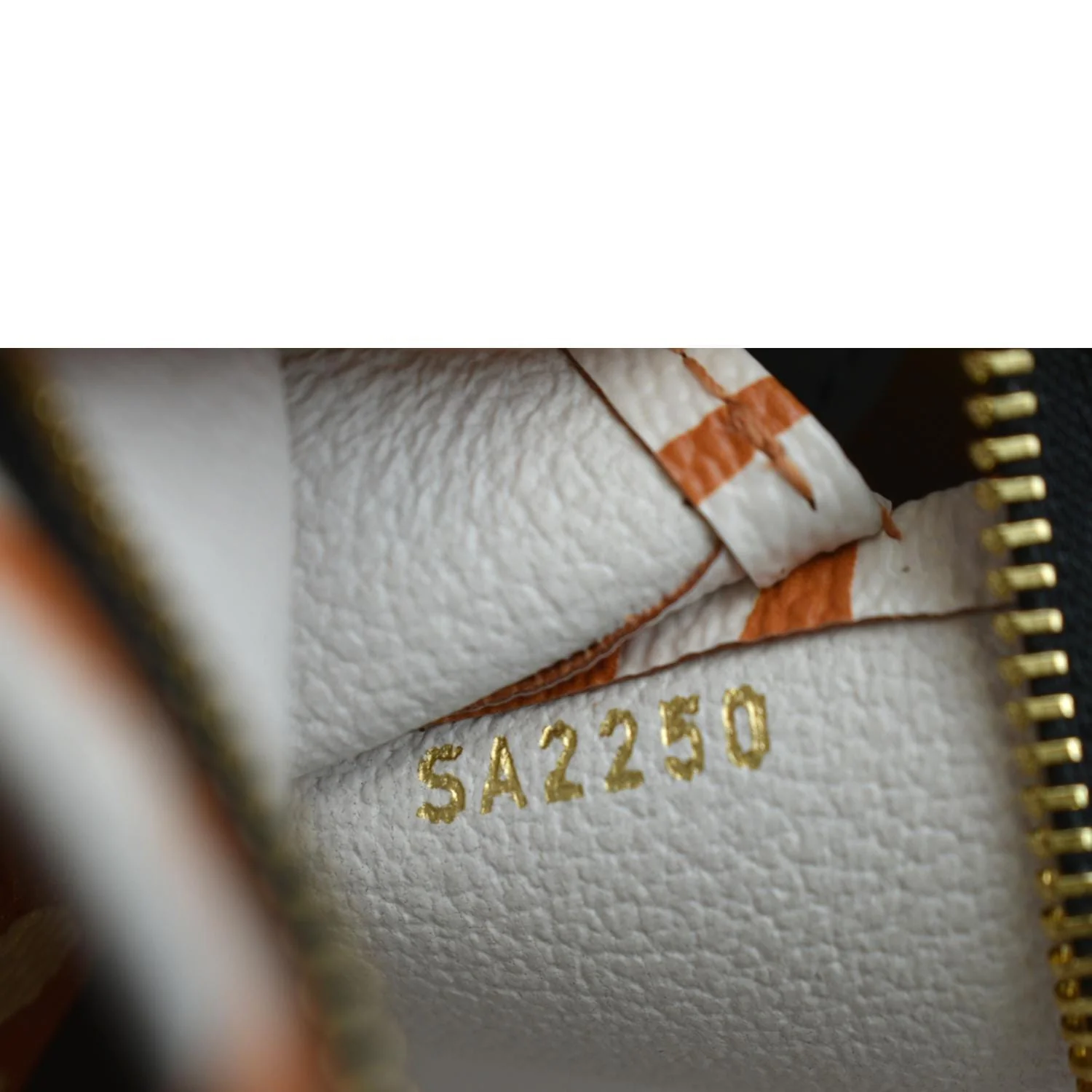 LOUIS VUITTON Crafty Toiletry 26 Monogram Giant Pouch Creme Caramel - Image 10