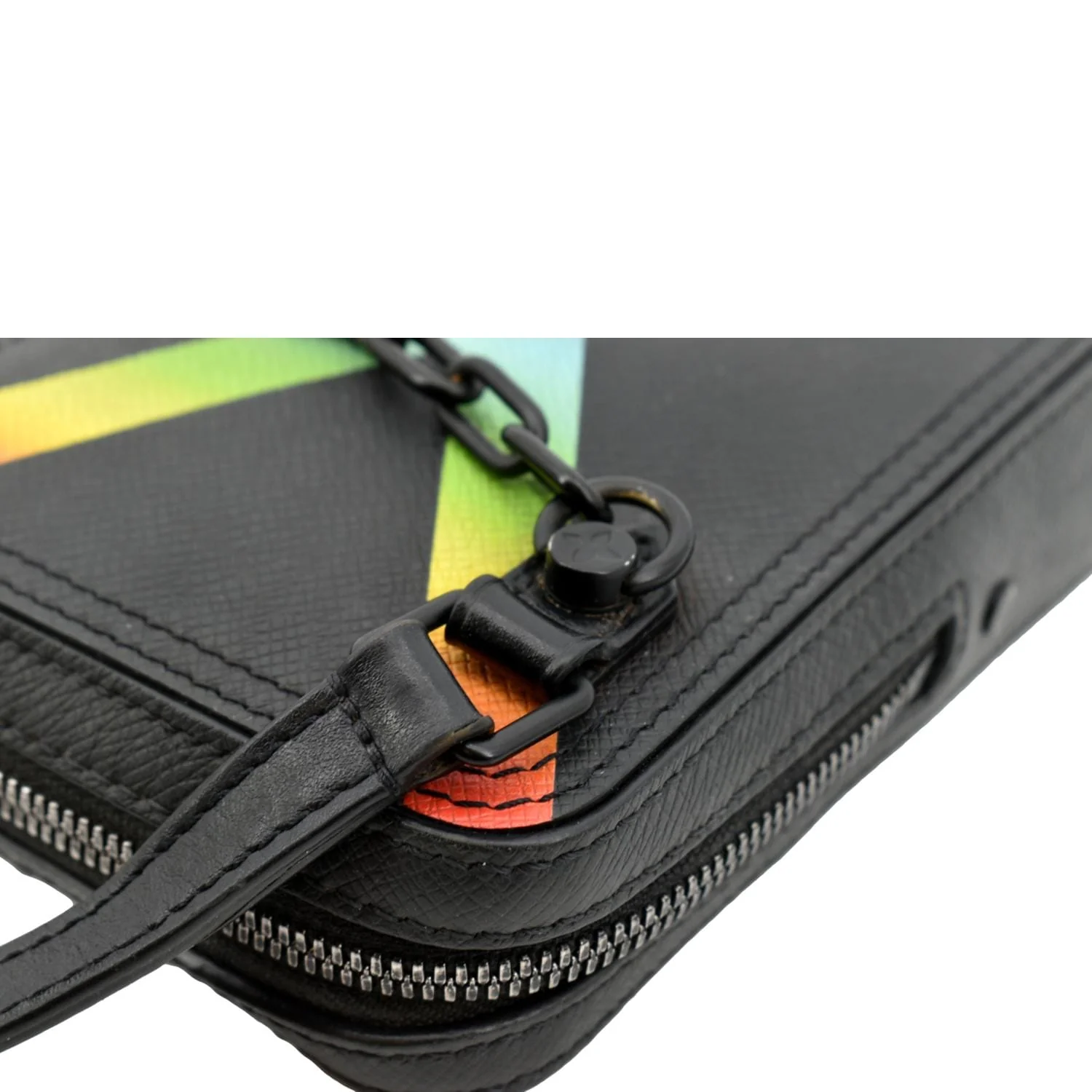 LOUIS VUITTON Sac Danube Taiga Messenger Crossbody Bag Black - Image 5