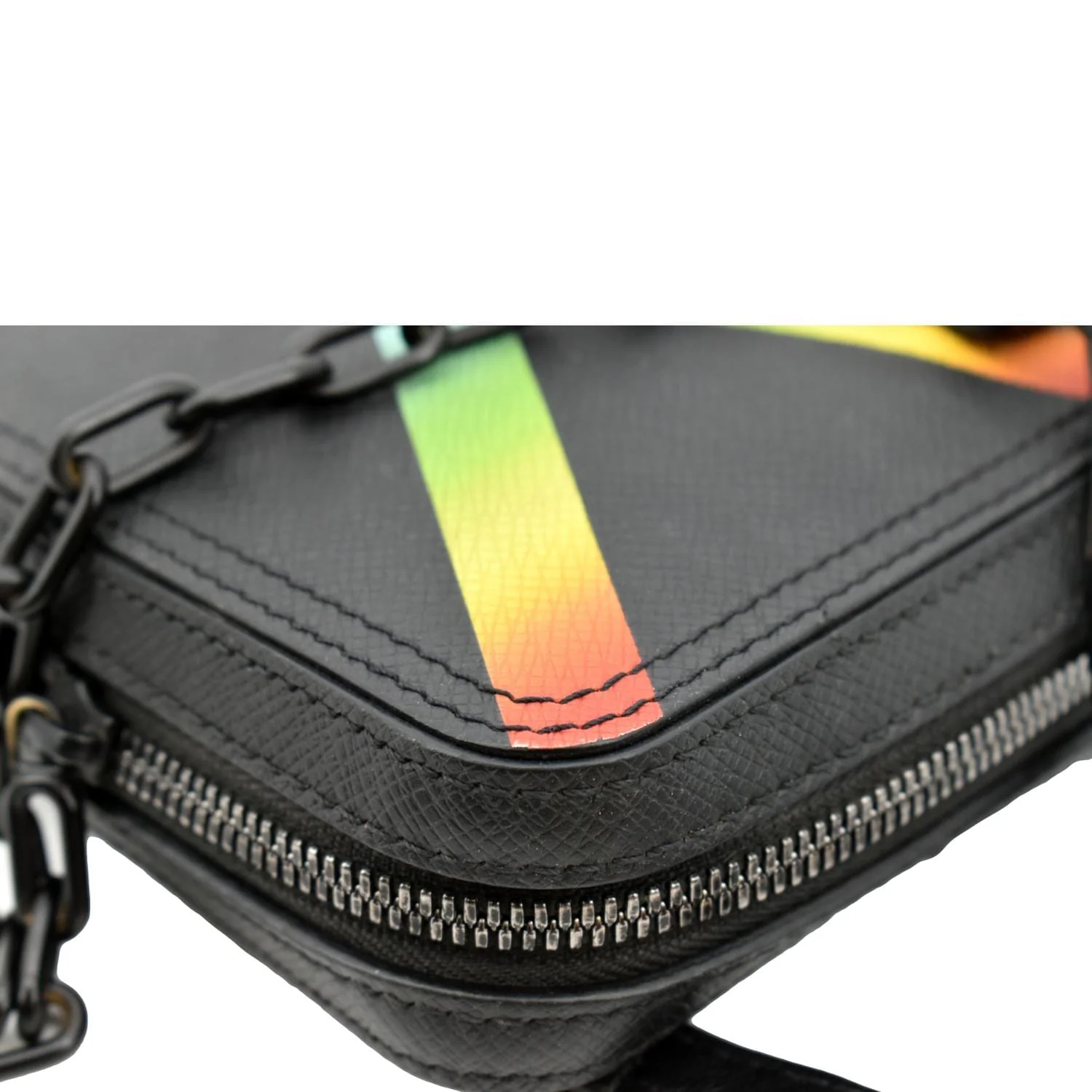 LOUIS VUITTON Sac Danube Taiga Messenger Crossbody Bag Black - Image 6