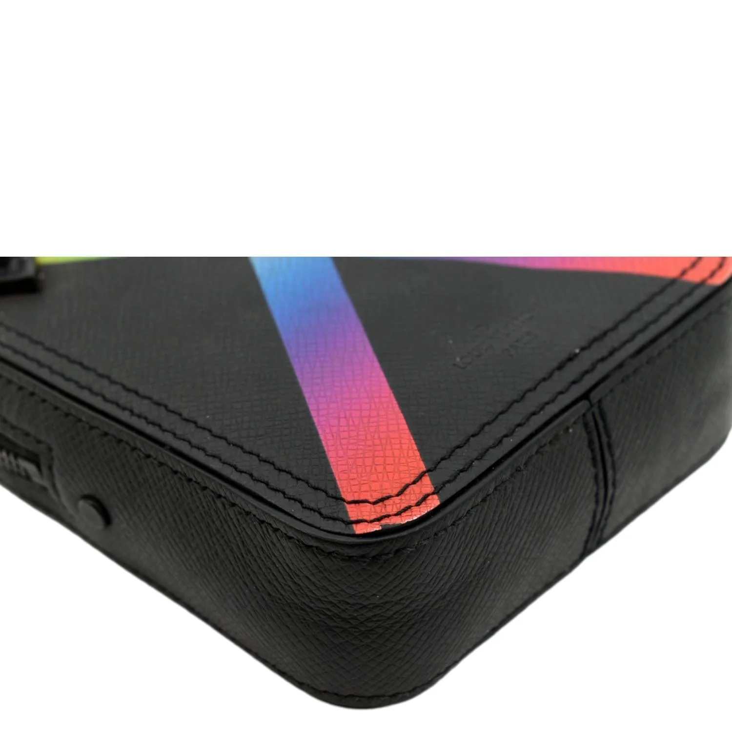 LOUIS VUITTON Sac Danube Taiga Messenger Crossbody Bag Black - Image 8