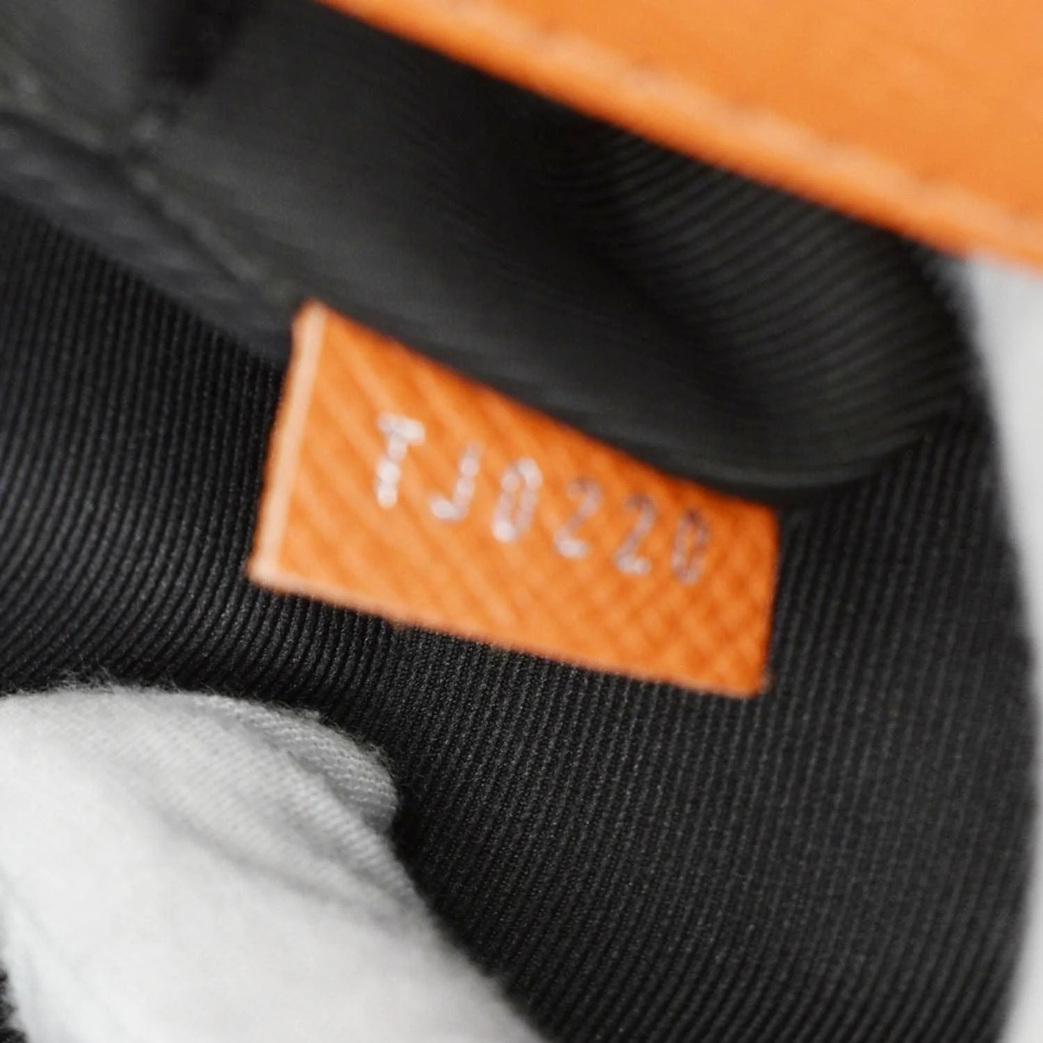 LOUIS VUITTON Discovery Taiga leather Backpack Orange - Image 13