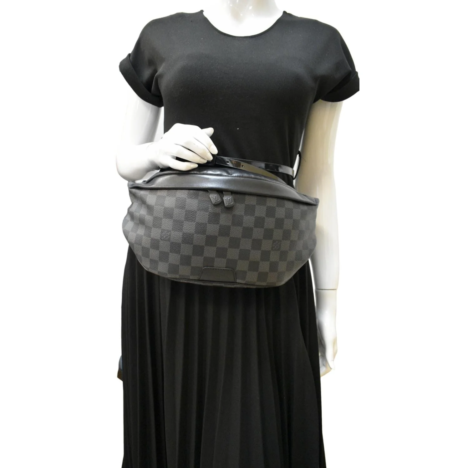 LOUIS VUITTON Discovery Damier Graphite Leather Bumbag Black - Image 2