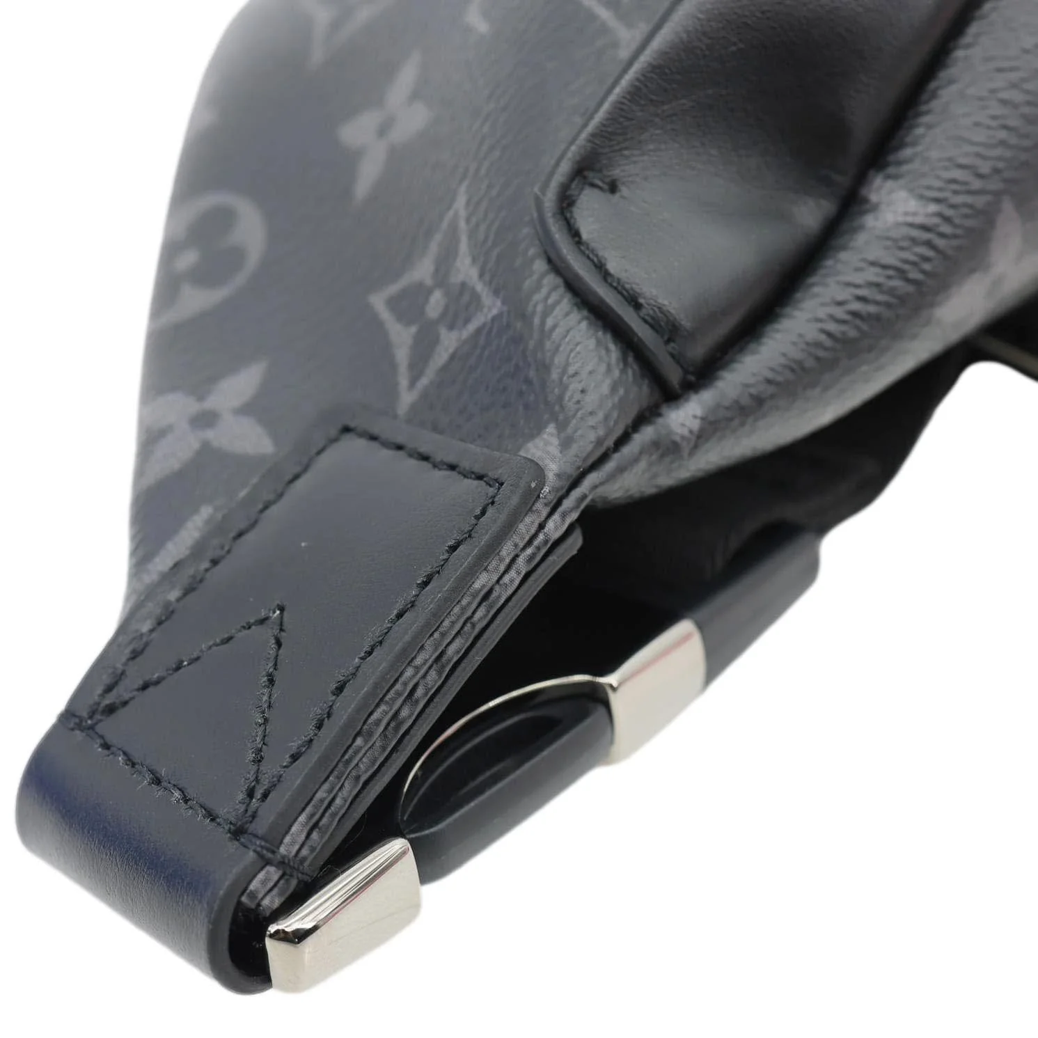 LOUIS VUITTON Discovery PM Monogram Eclipse Canvas Bumbag Black - Image 9