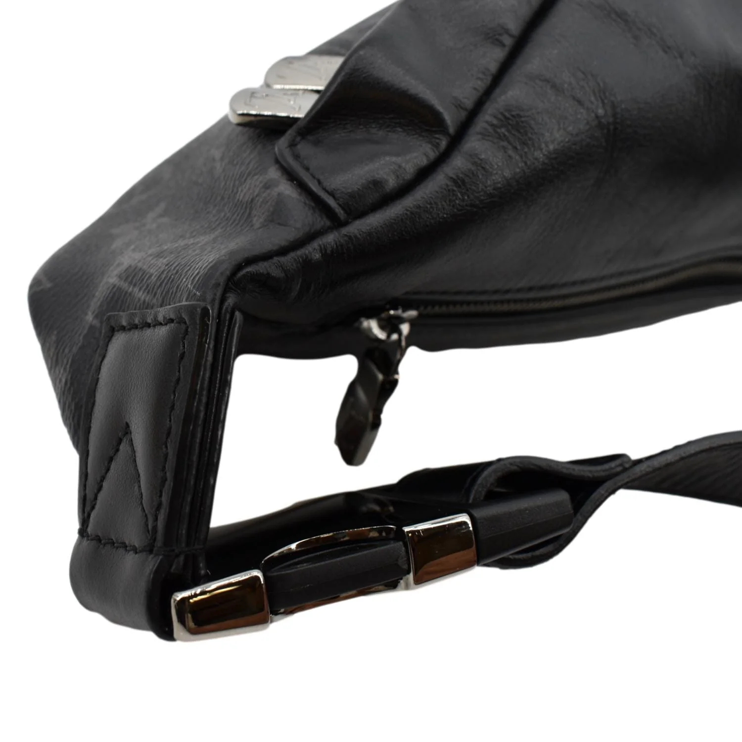 LOUIS VUITTON Discovery Monogram Eclipse Leather Bumbag Black - Image 6