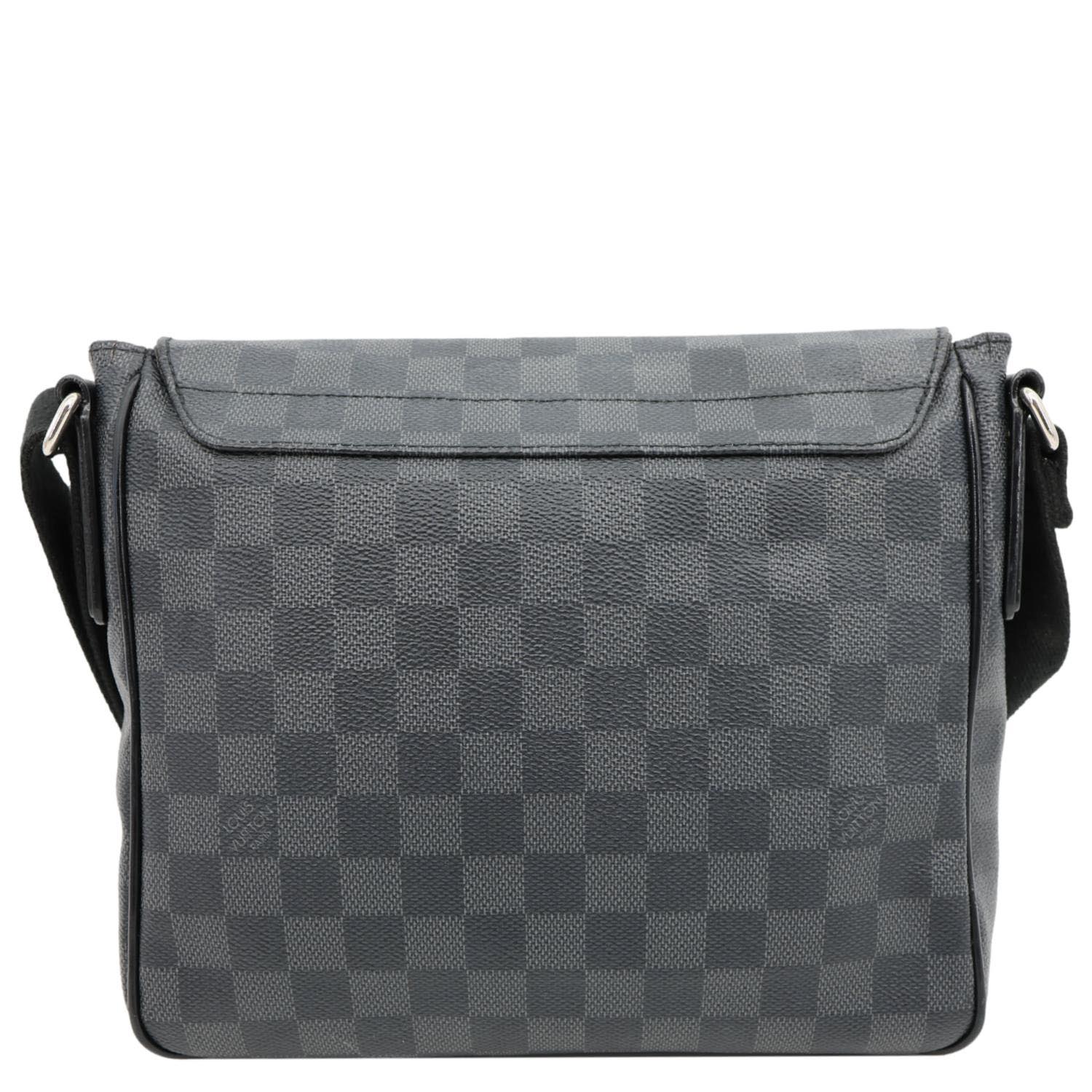LOUIS VUITTON District PM Damier Graphite Messenger Bag Black - Image 4