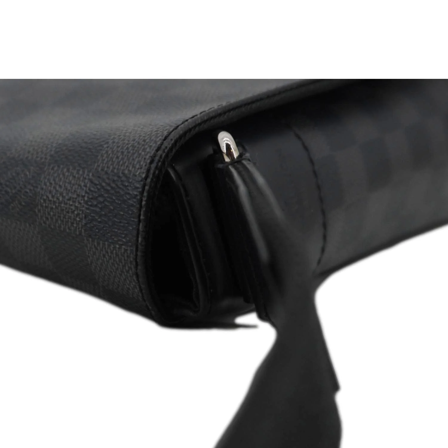 LOUIS VUITTON District PM Messenger Damier Graphite Messenger Bag Black - Image 5