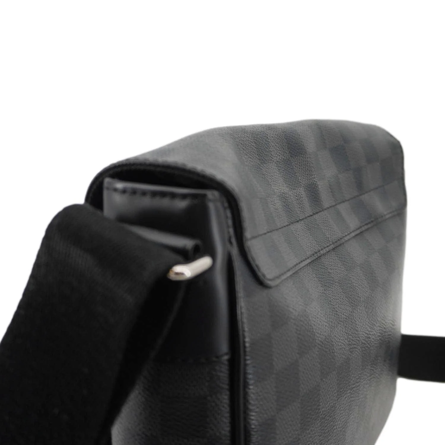 LOUIS VUITTON District PM Messenger Damier Graphite Messenger Bag Black - Image 7