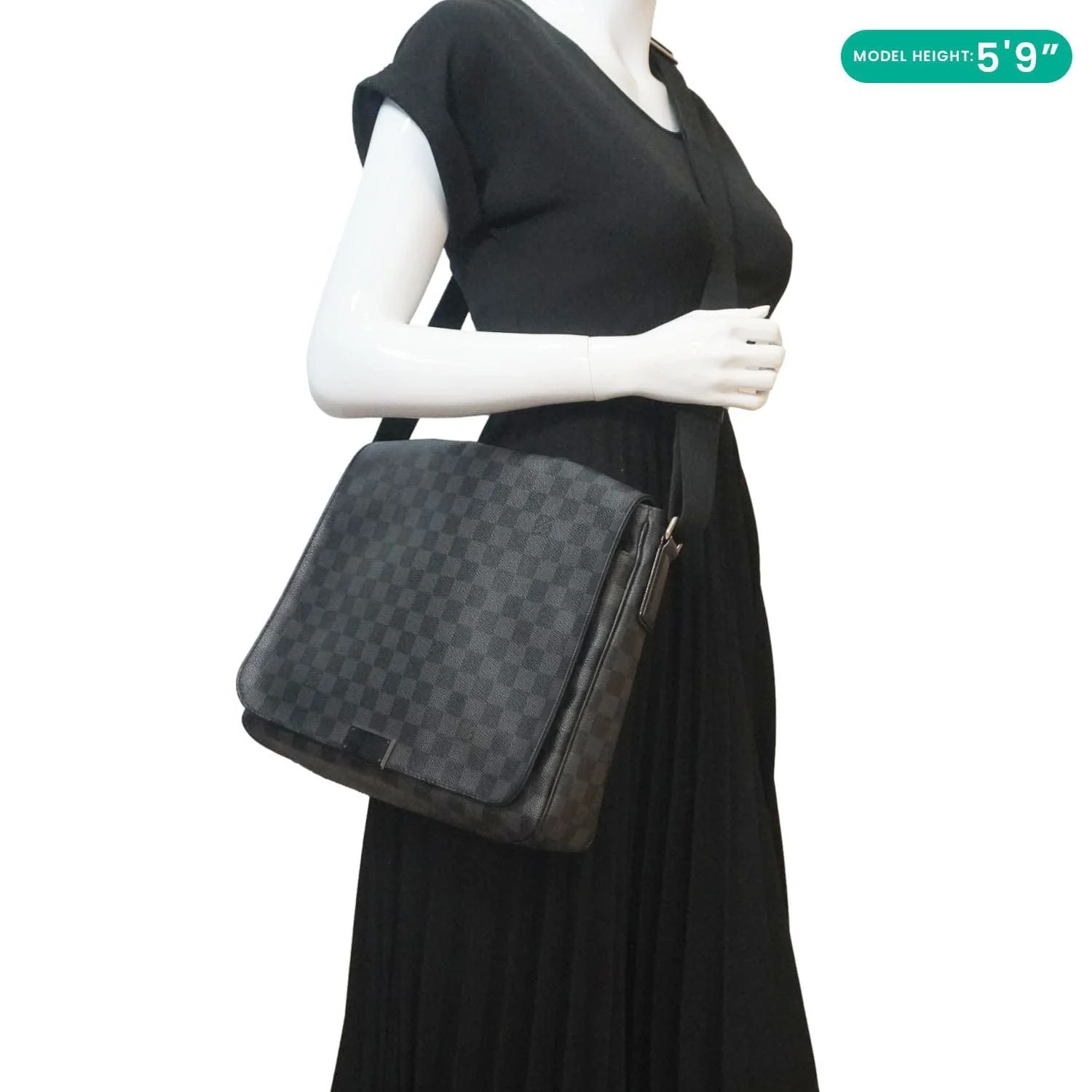 LOUIS VUITTON District Messenger Damier Graphite Messenger Bag Black - Image 2