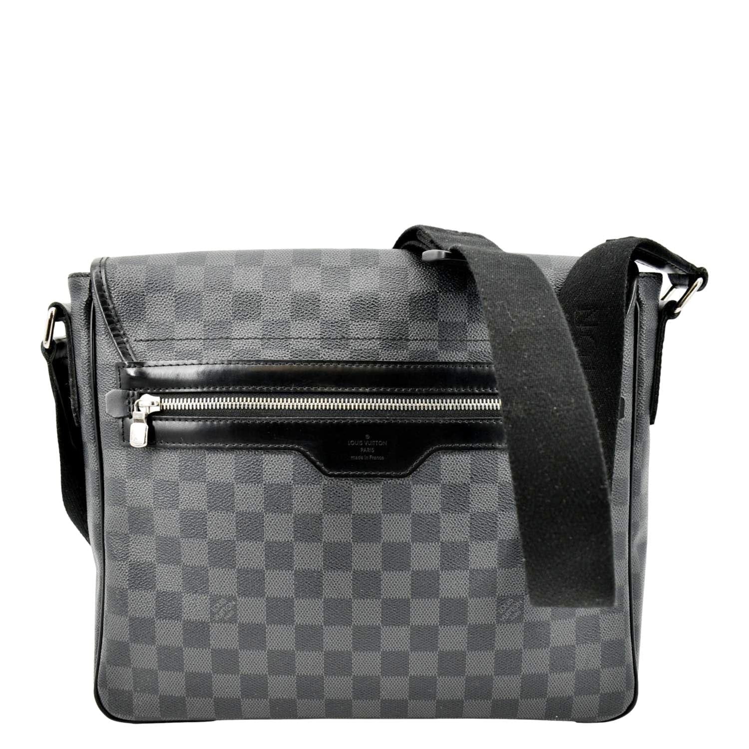 LOUIS VUITTON District MM Damier Graphite Messenger Bag Black - Image 3