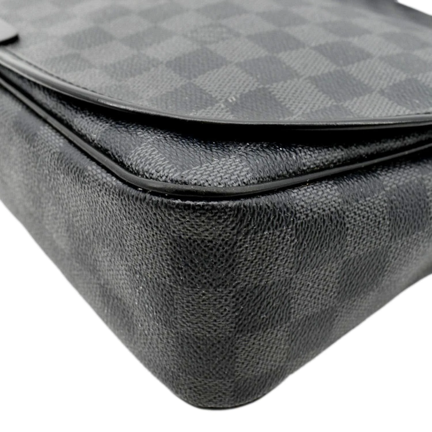 LOUIS VUITTON District MM Damier Graphite Messenger Bag Black - Image 7
