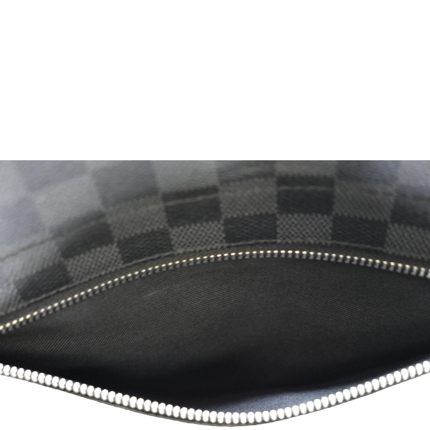 LOUIS VUITTON District MM Damier Graphite Messenger Bag Black - Image 12
