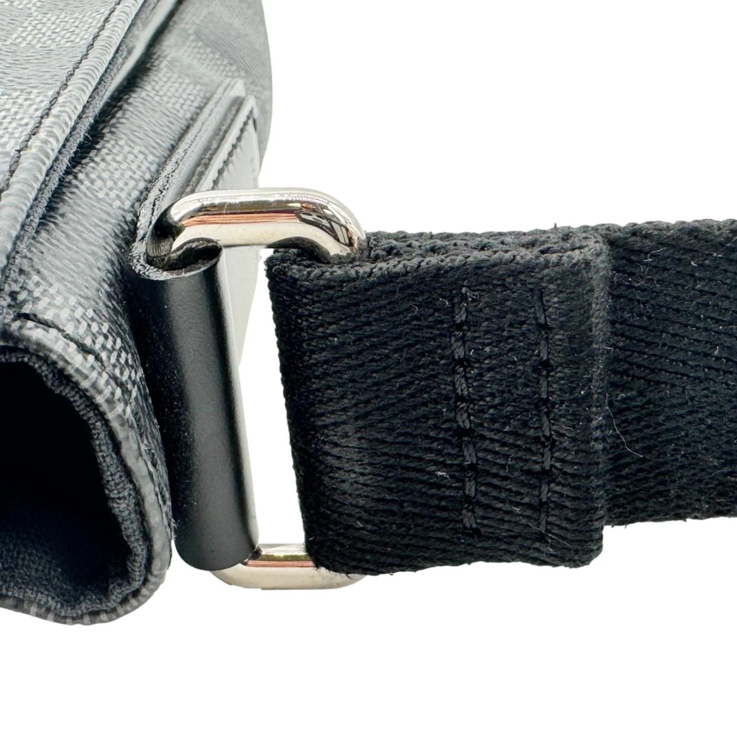 LOUIS VUITTON District MM Damier Graphite Messenger Bag Black - Image 12