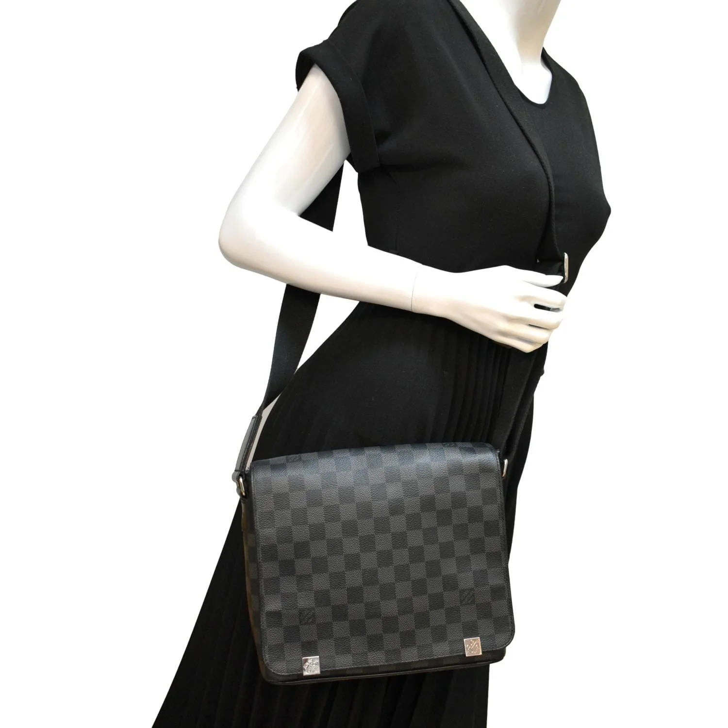 LOUIS VUITTON District PM Damier Graphite Messenger Bag Black - Image 2