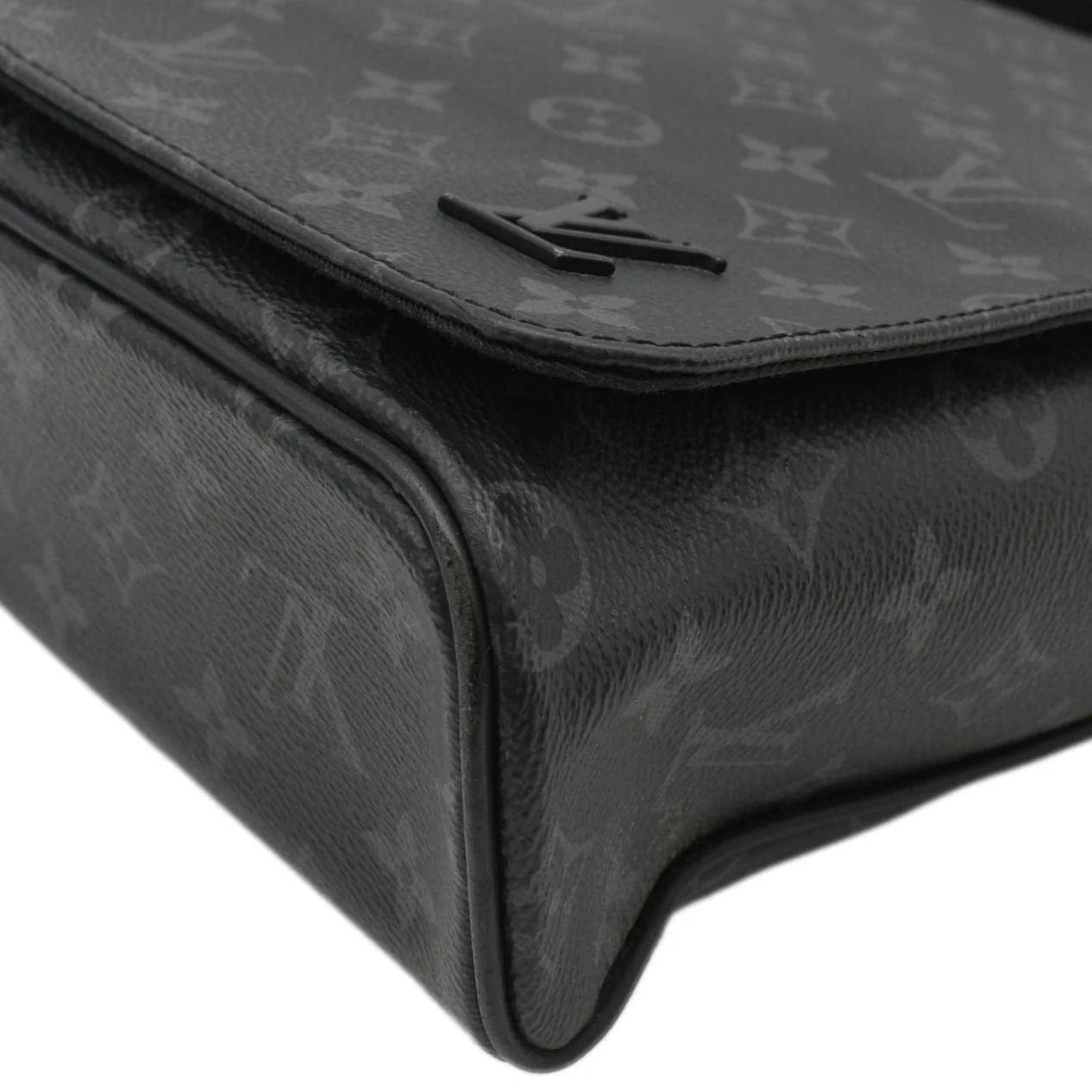 LOUIS VUITTON District MM Monogram Eclipse Messenger Bag Black - Image 7